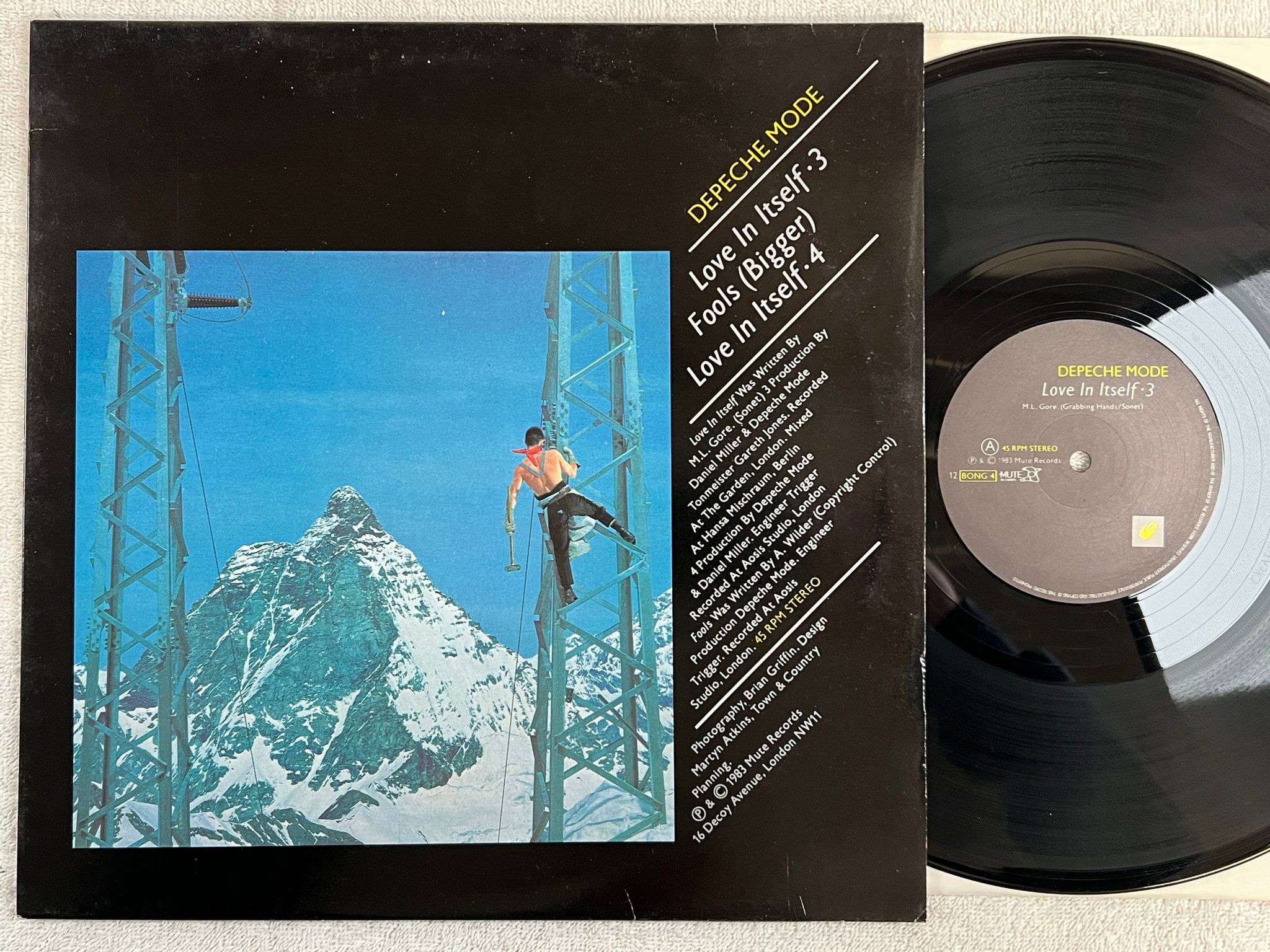 Omslagsbild för skivan DEPECHE MODE Love In Itself 12”single -83 UK MUTE 12 BONG 4 
