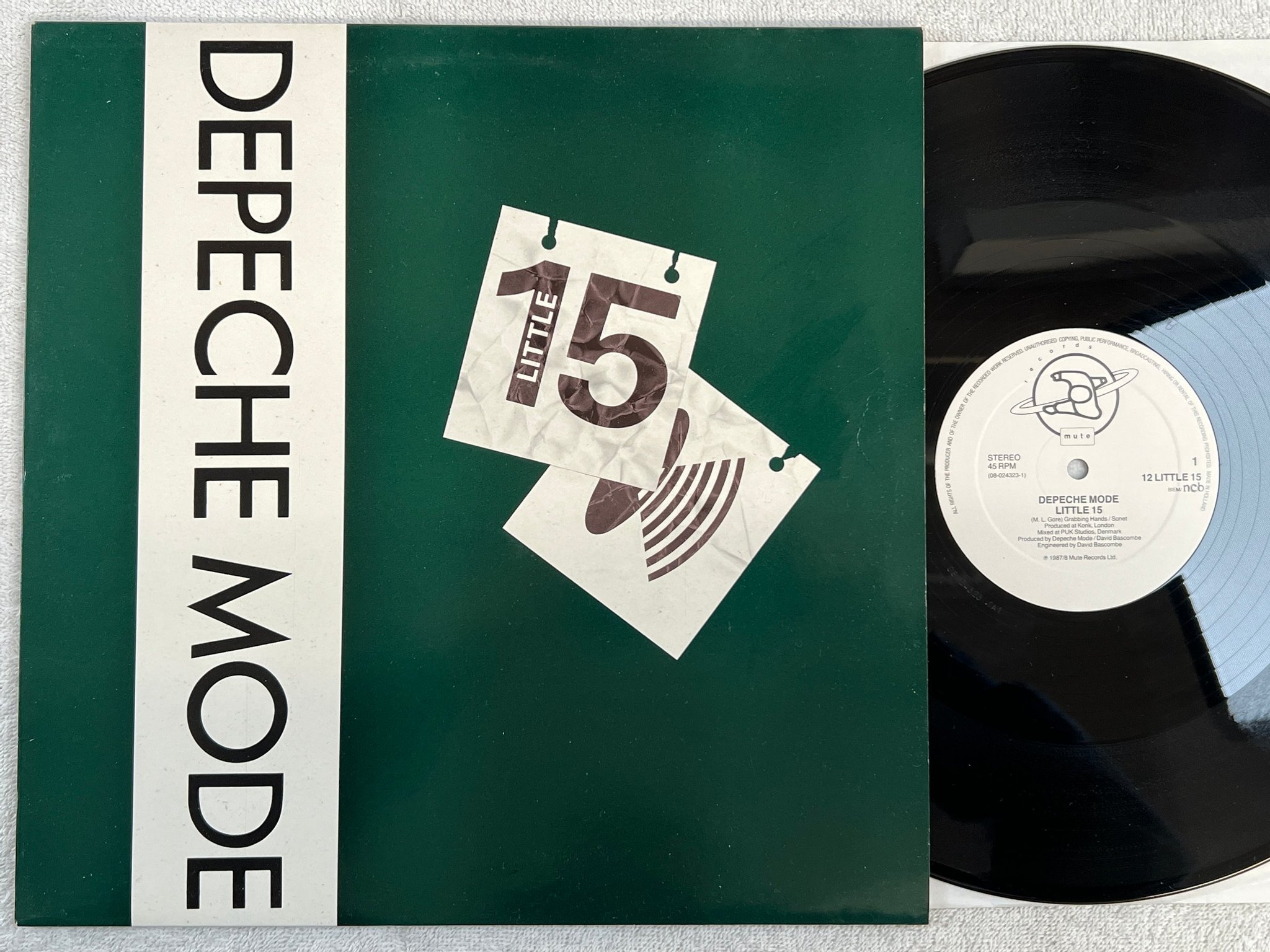 Omslagsbild för skivan DEPECHE MODE little 15 12”single -88 ncb MUTE 12 LITTLE 15