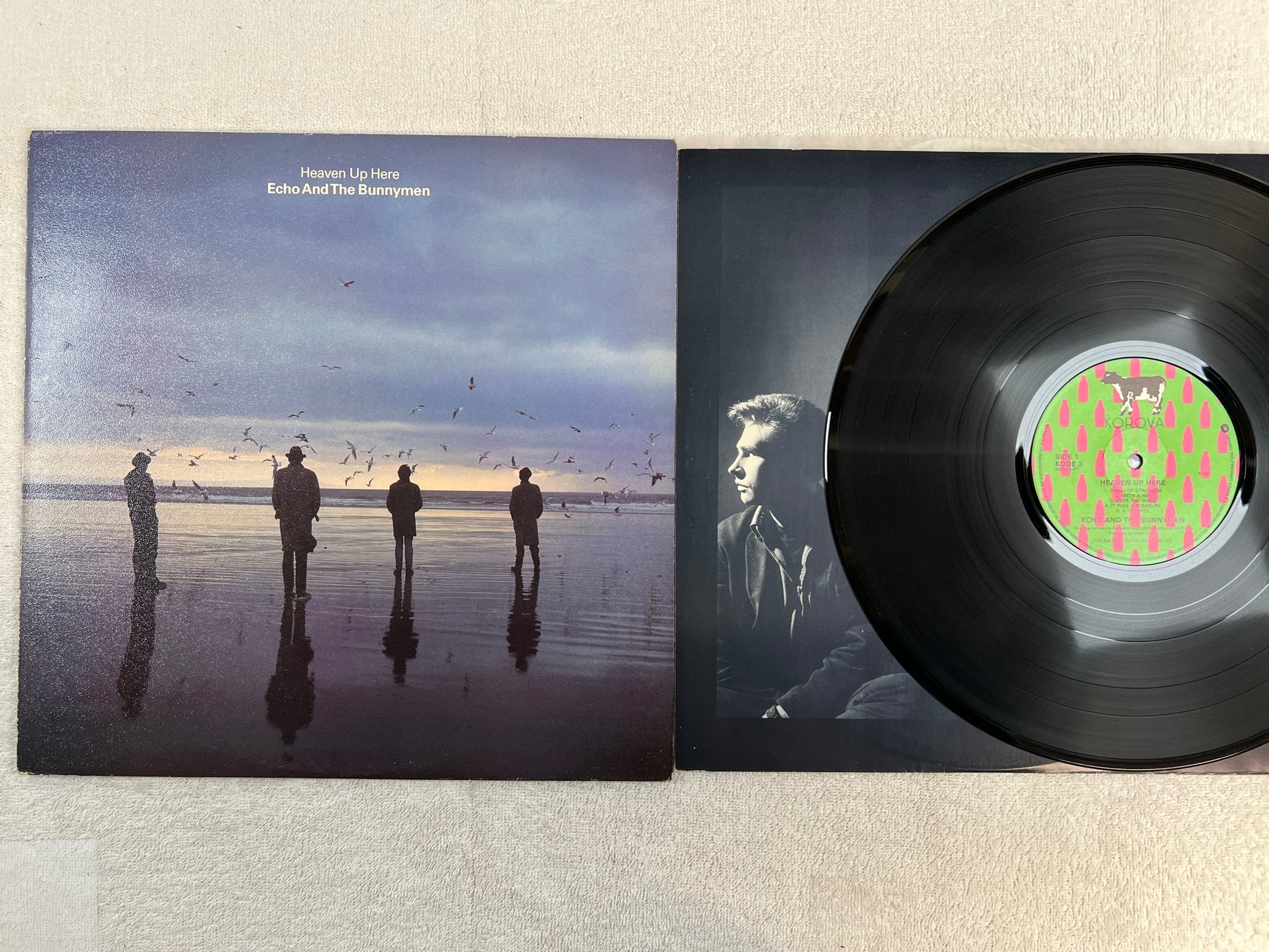 Omslagsbild för skivan ECHO AND THE BUNNYMEN heaven up here LP -81 UK KOROVA KODE 3