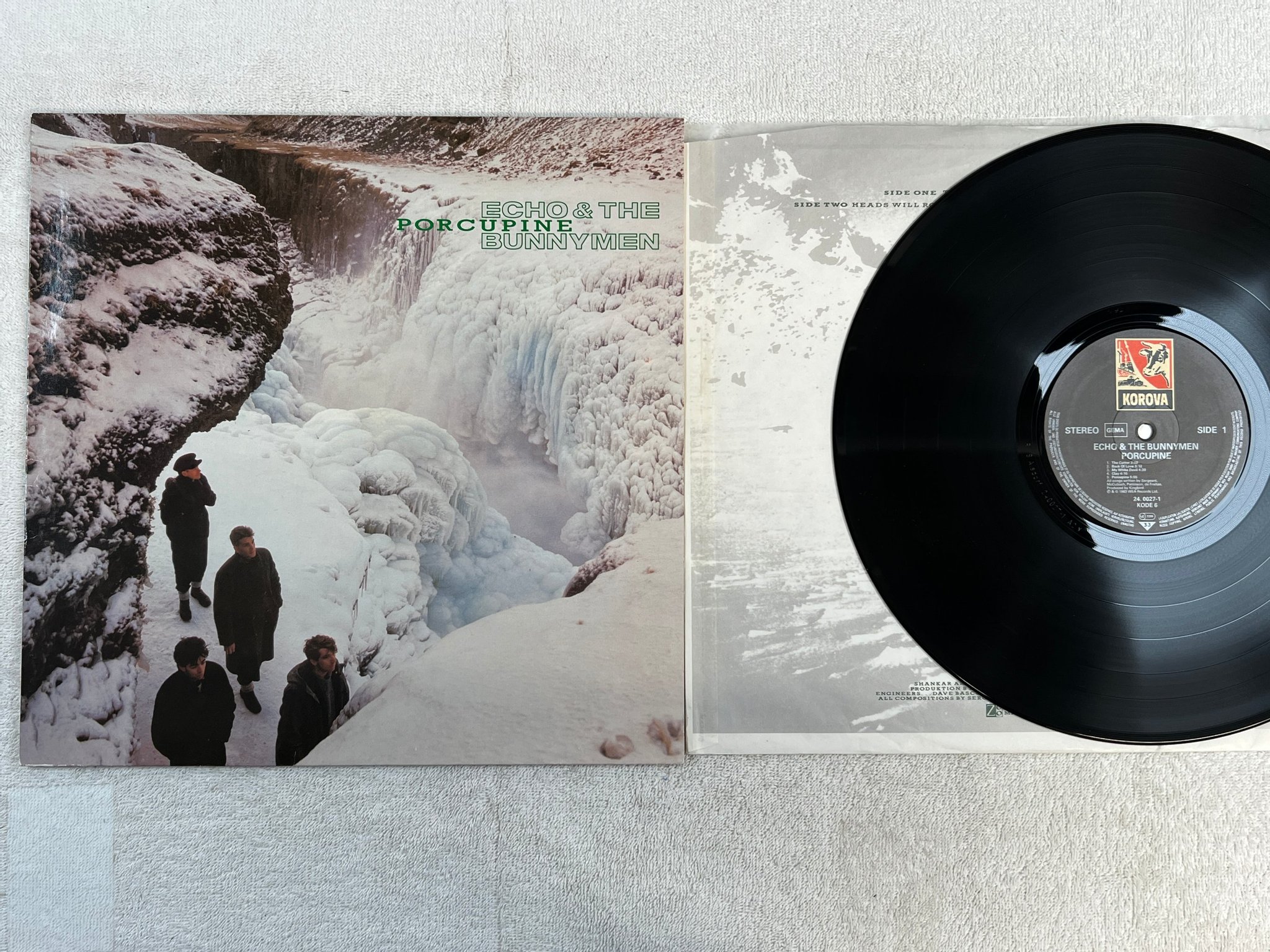 Omslagsbild för skivan ECHO AND THE BUNNYMEN porcupine LP -83 Ger KOROVA 240027-1