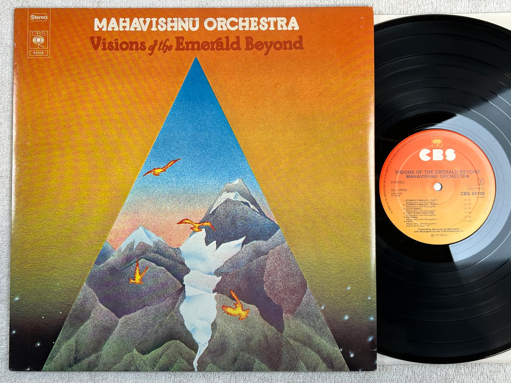 Omslagsbild för skivan MAHAVISHNU ORCHESTRA visions of the emerald beyond LP -75 Hol CBS 69108