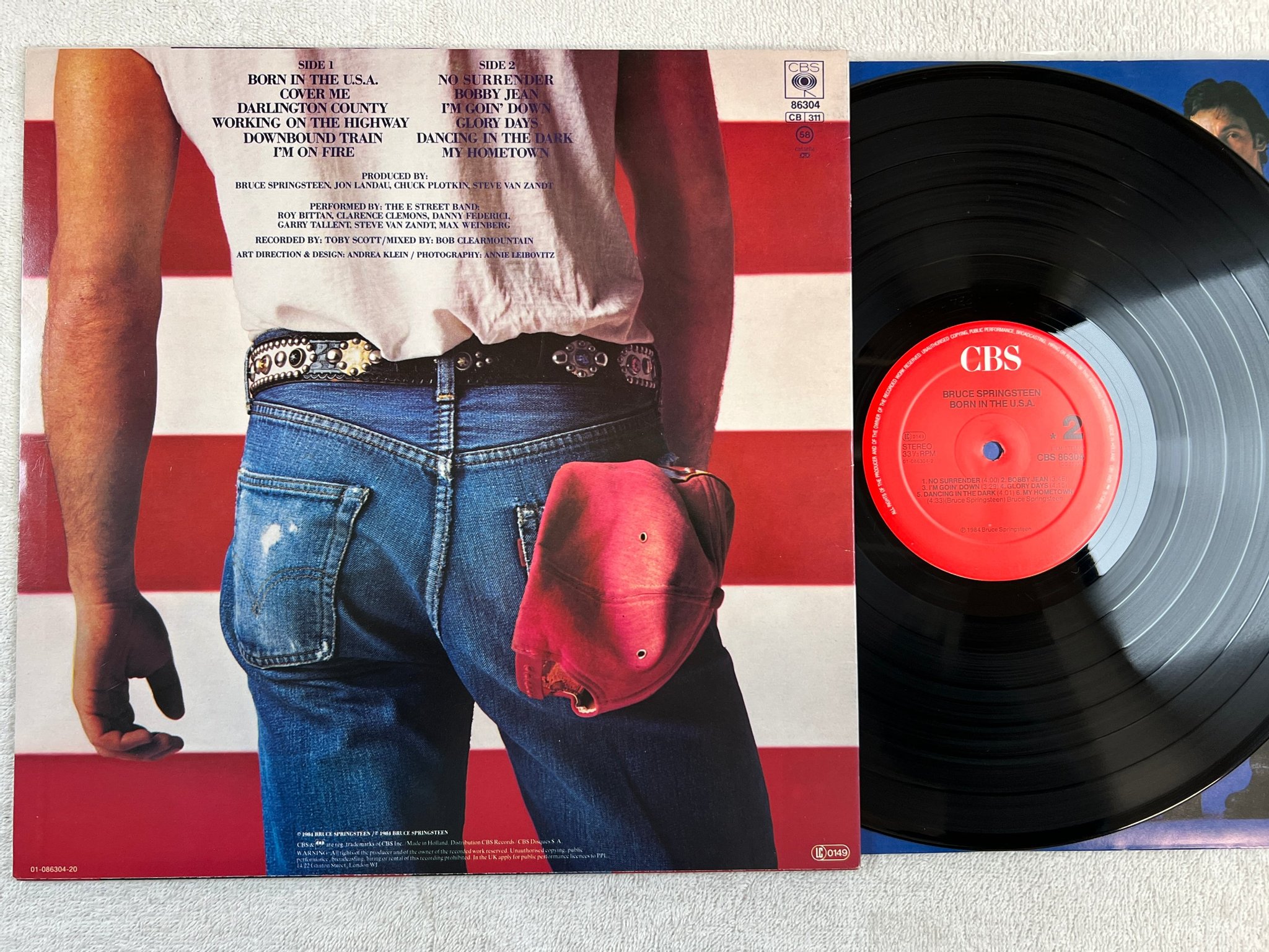 Omslagsbild för skivan BRUCE SPRINGSTEEN born in the U.S.A.  LP re Hol CBS 86304