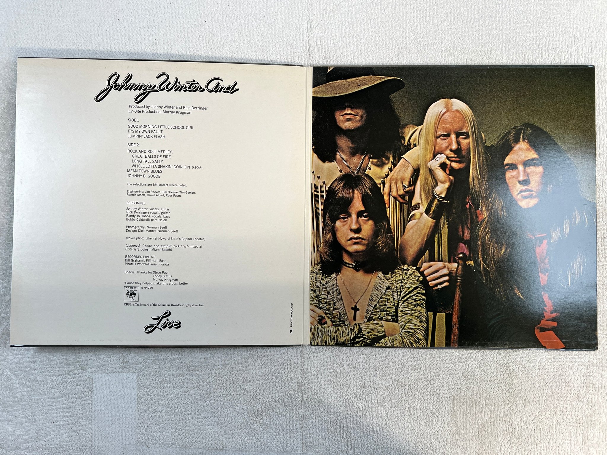 Omslagsbild för skivan JOHNNY WINTER AND LIVE LP Hol CBS 64289