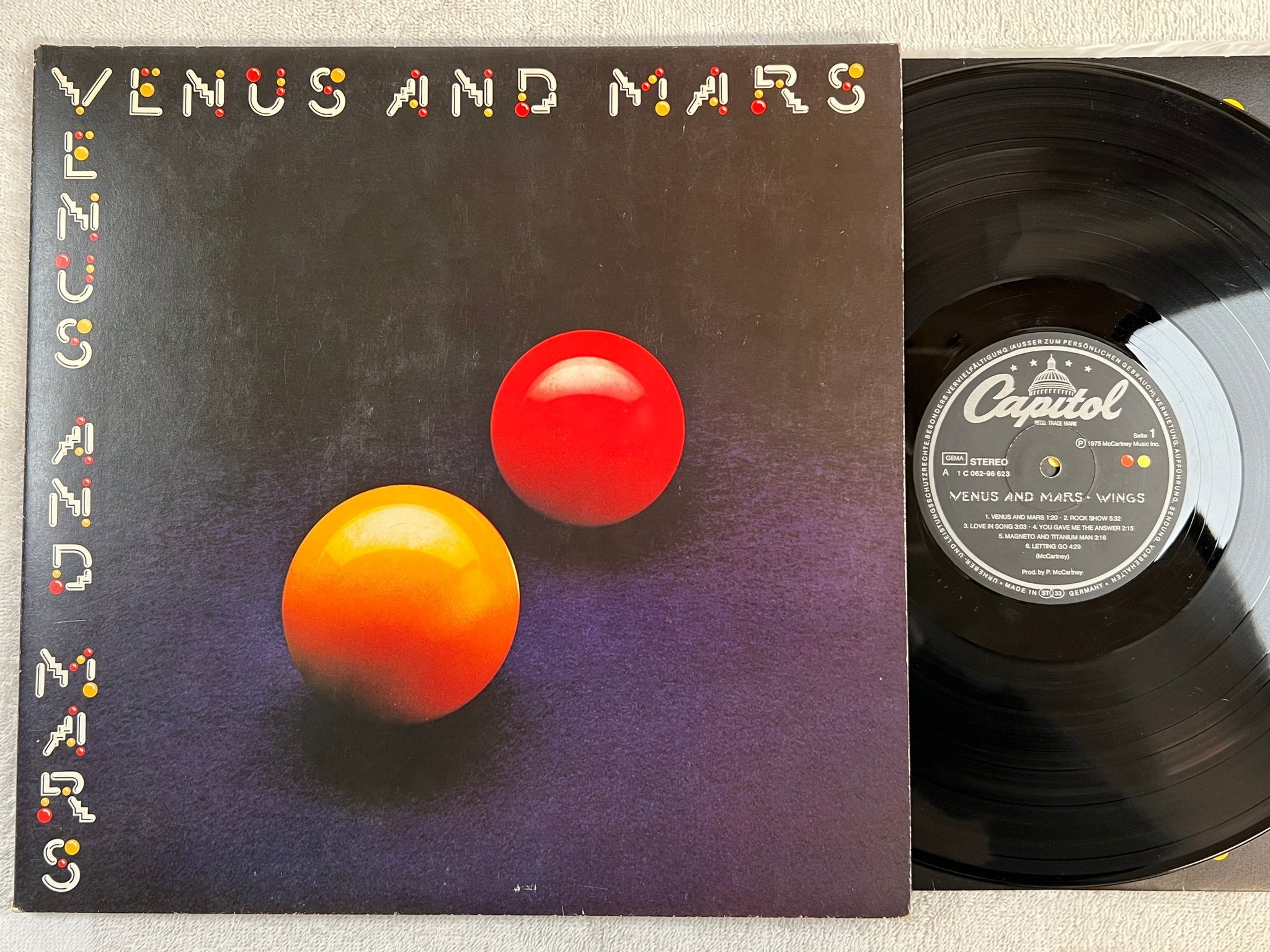 Omslagsbild för skivan WINGS venus and mars LP -75 Ger CAPITOL 1C 062-96623