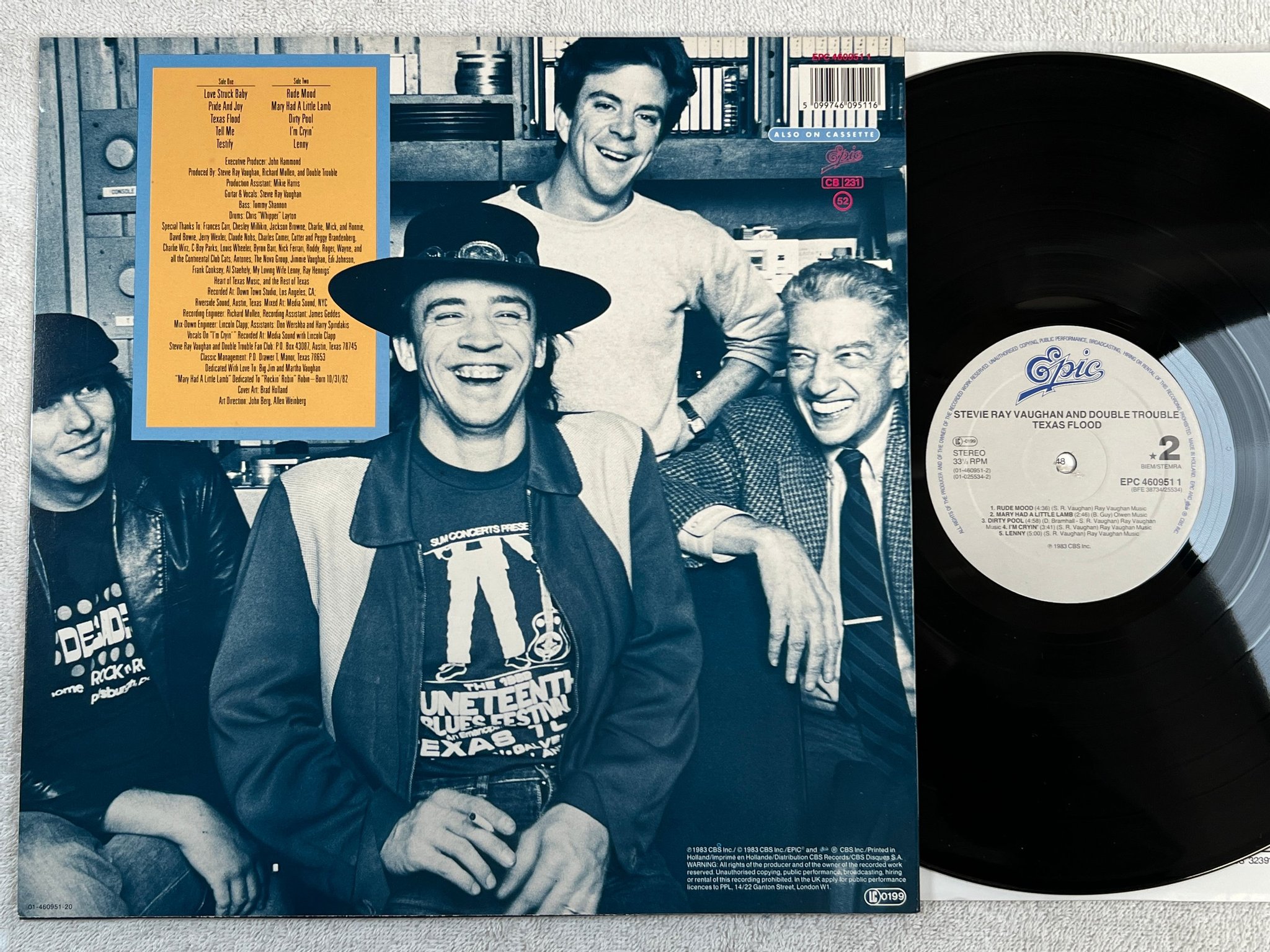 Omslagsbild för skivan STEVIE RAY VAUGHAN & DOUBLE TROUBLE Texas flood LP -83 Hol EPIC EPC 4609511