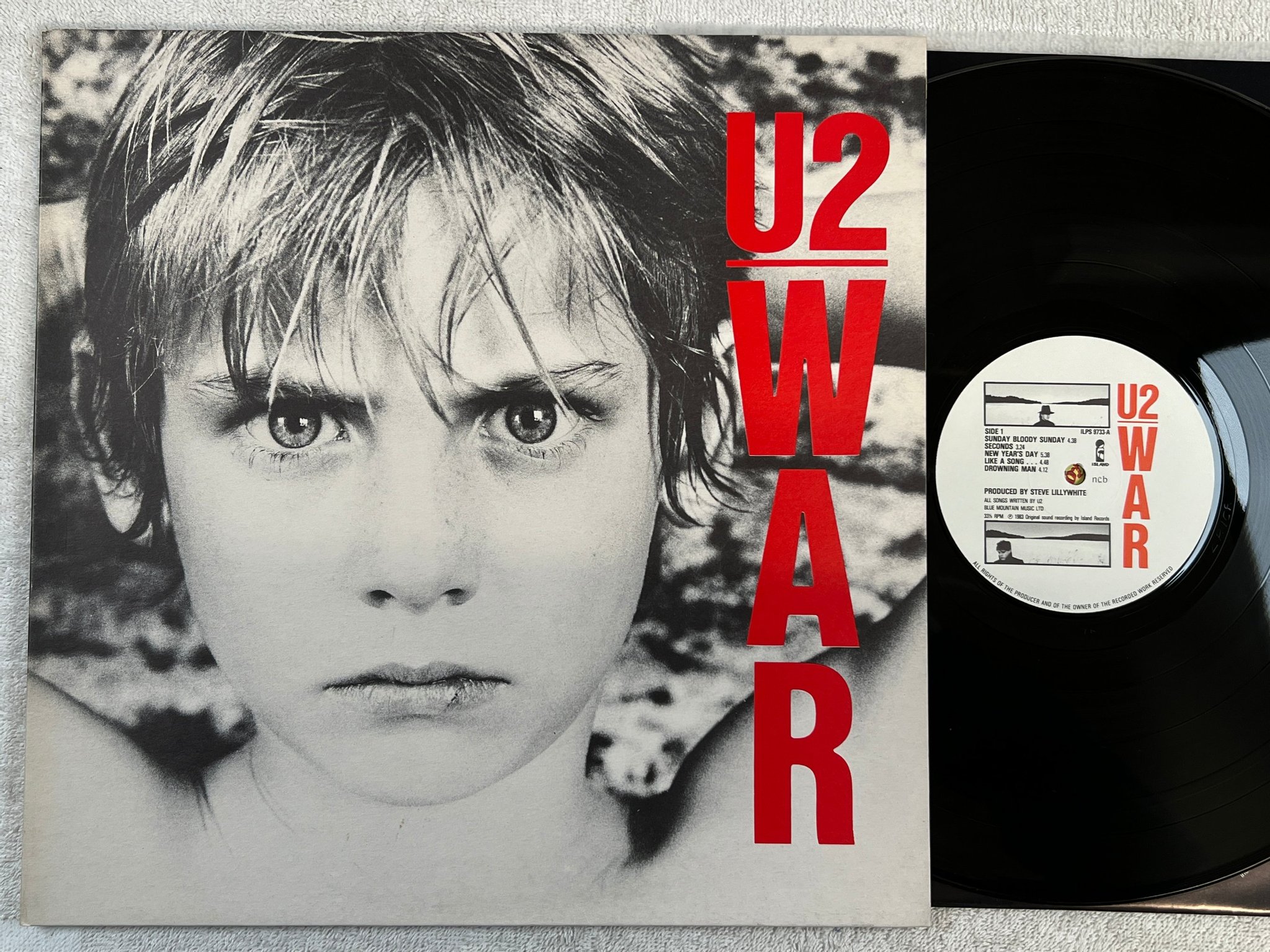 Omslagsbild för skivan U2 war LP -83 ncb ISLAND ILPS 9733