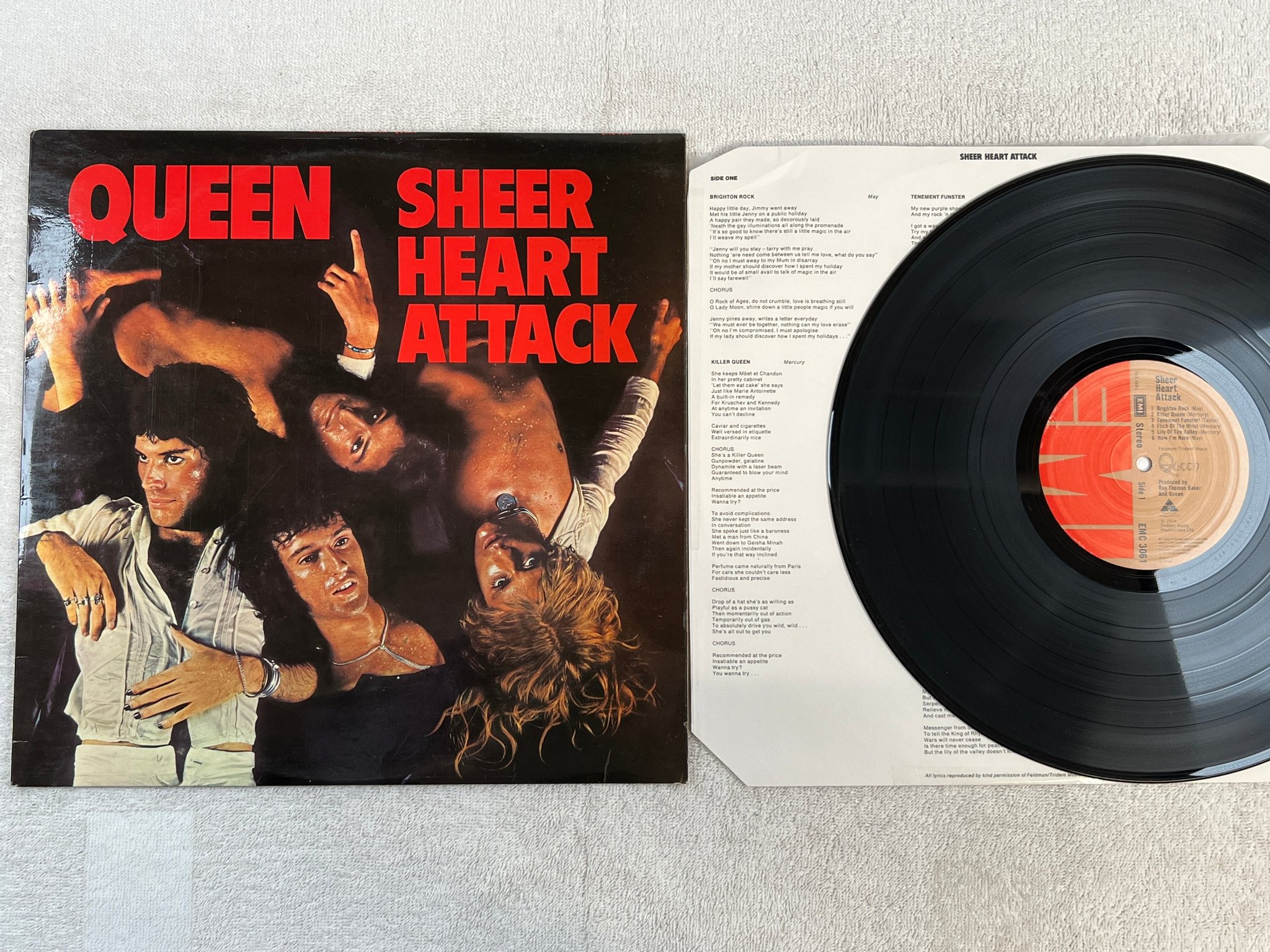 Omslagsbild för skivan QUEEN sheer heart attack LP -74 UK EMI EMC 3061