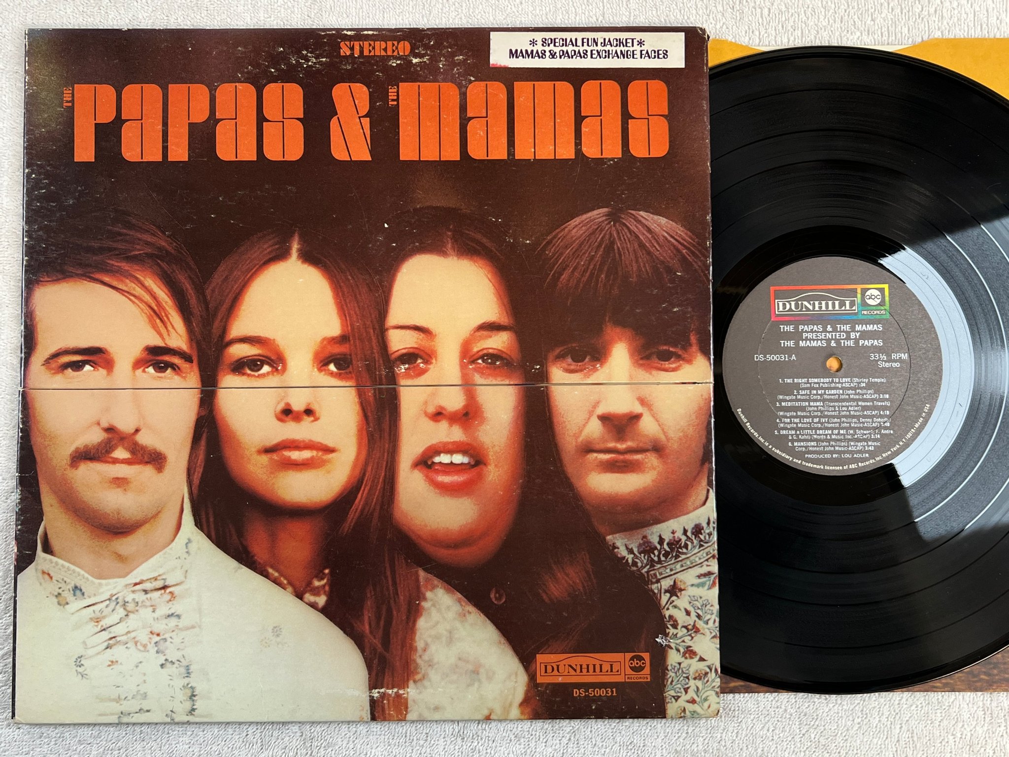 Omslagsbild för skivan THE MAMAS & THE PAPAS presented by LP US DUNHILL DS-50031