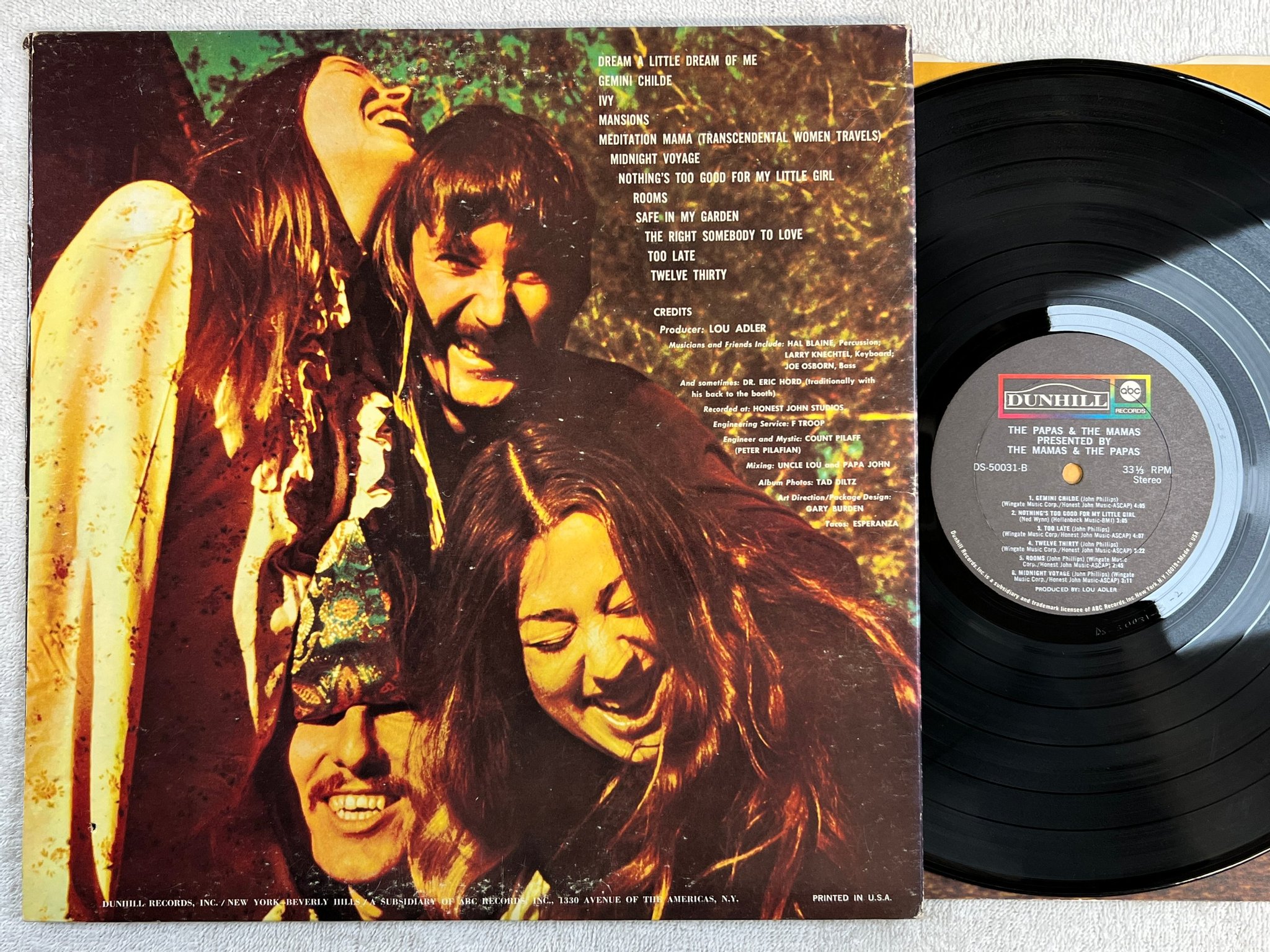 Omslagsbild för skivan THE MAMAS & THE PAPAS presented by LP US DUNHILL DS-50031