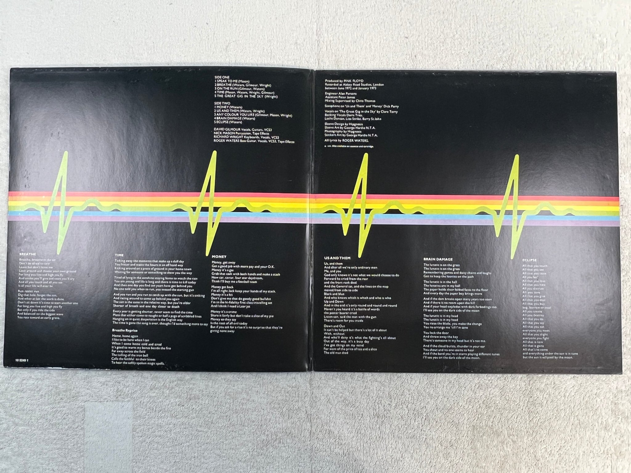 Omslagsbild för skivan PINK FLOYD the dark side of the moon LP re Ger EMI / HARVEST 1C 064-05249