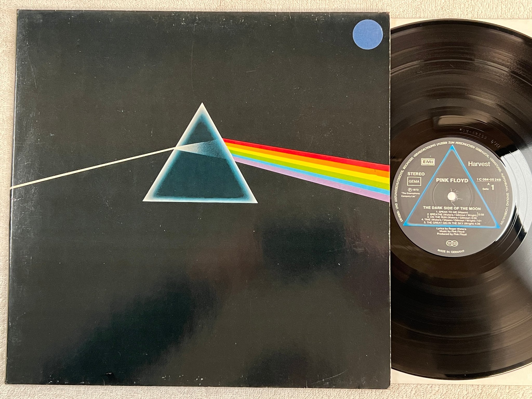 Omslagsbild för skivan PINK FLOYD the dark side of the moon LP re Ger EMI / HARVEST 1C 064-05249