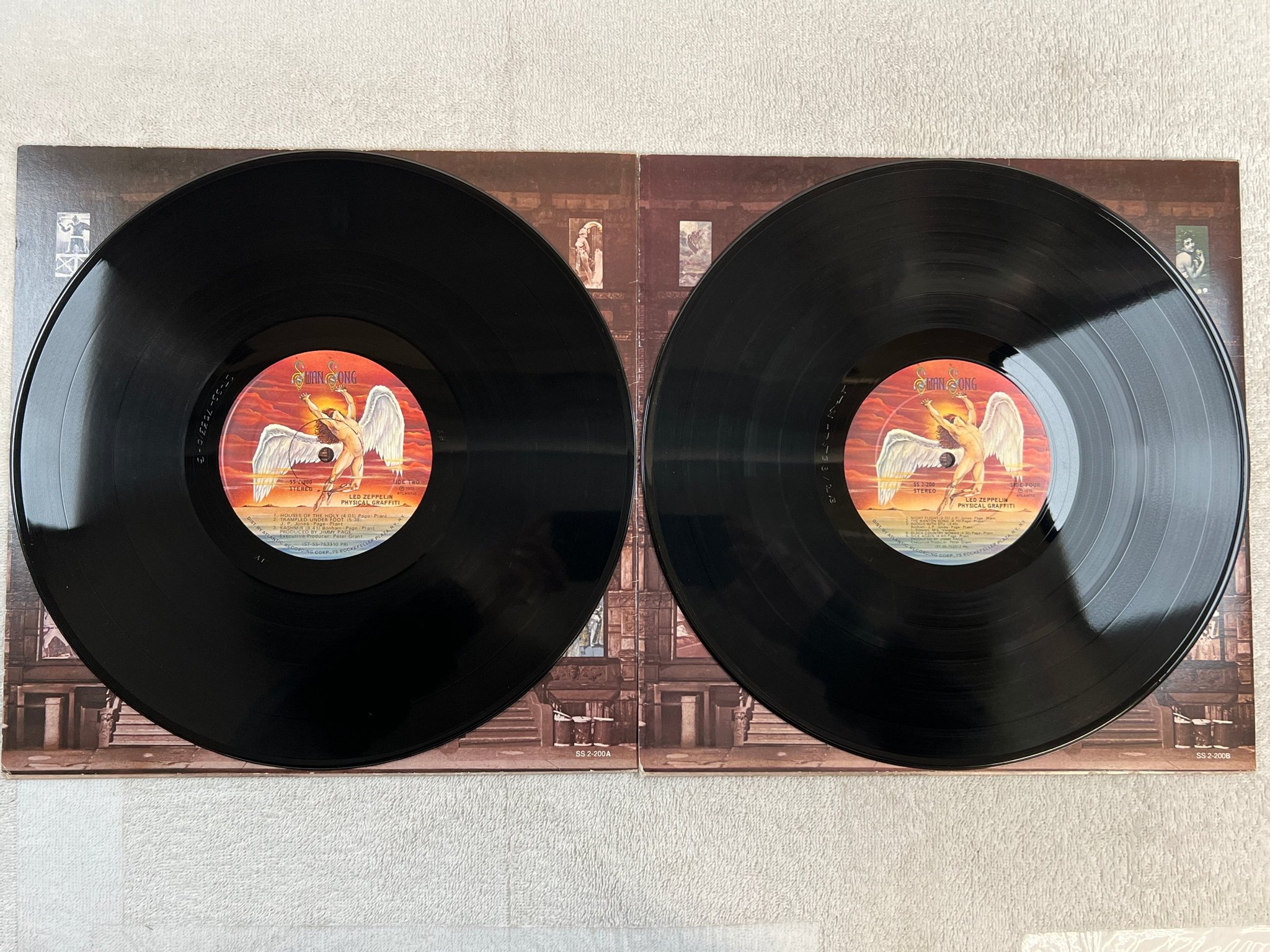 Omslagsbild för skivan LED ZEPPELIN physical graffiti 2xLP -76 US SWAN SONG SS 2-200