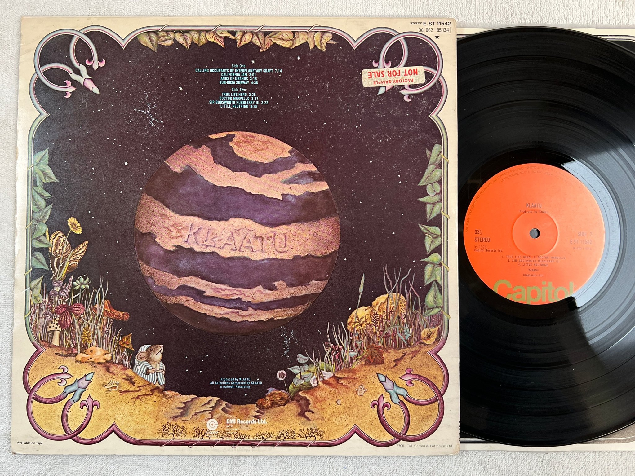 Omslagsbild för skivan KLAATU s/t LP -76 UK CAPITOL E-ST 11542 