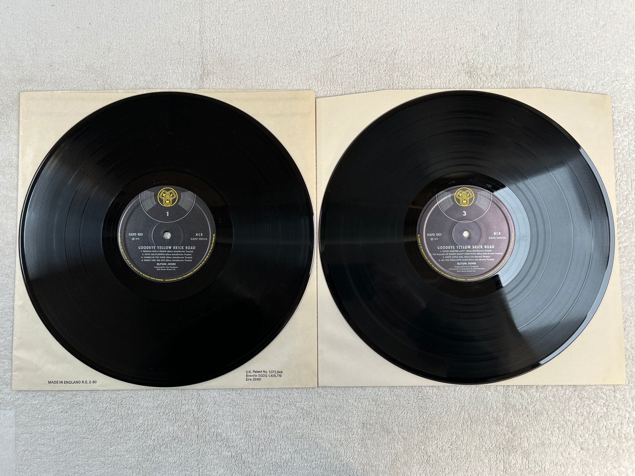 Omslagsbild för skivan ELTON JOHN yellow brick road 2xLP -73 ncb DJM DJLPD 1001