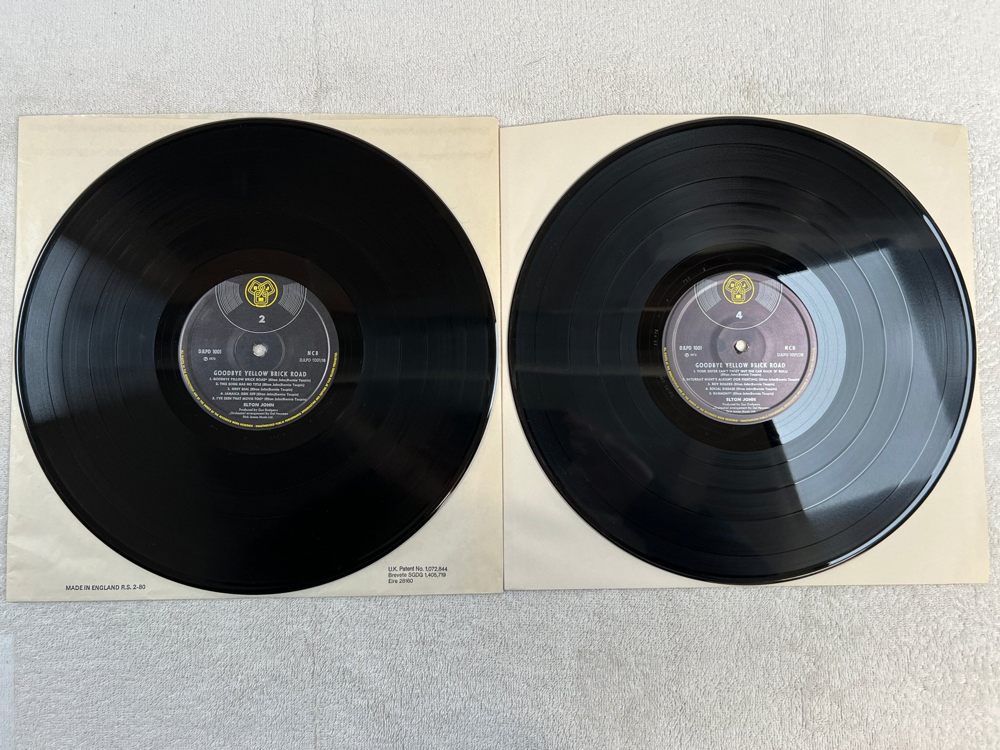 Omslagsbild för skivan ELTON JOHN yellow brick road 2xLP -73 ncb DJM DJLPD 1001