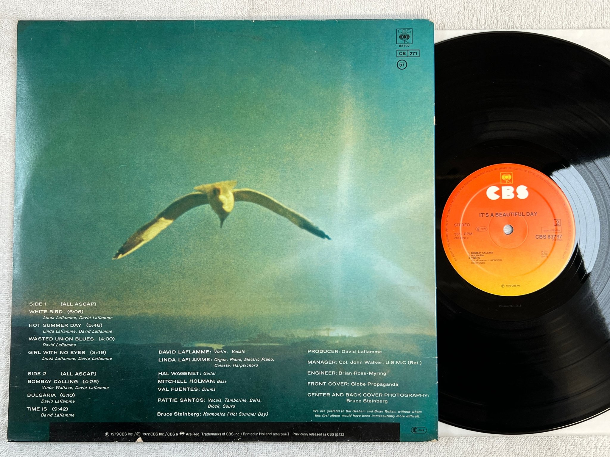 Omslagsbild för skivan IT’S A BEAUTIFUL DAY s/t LP -79 Hol CBS 83797