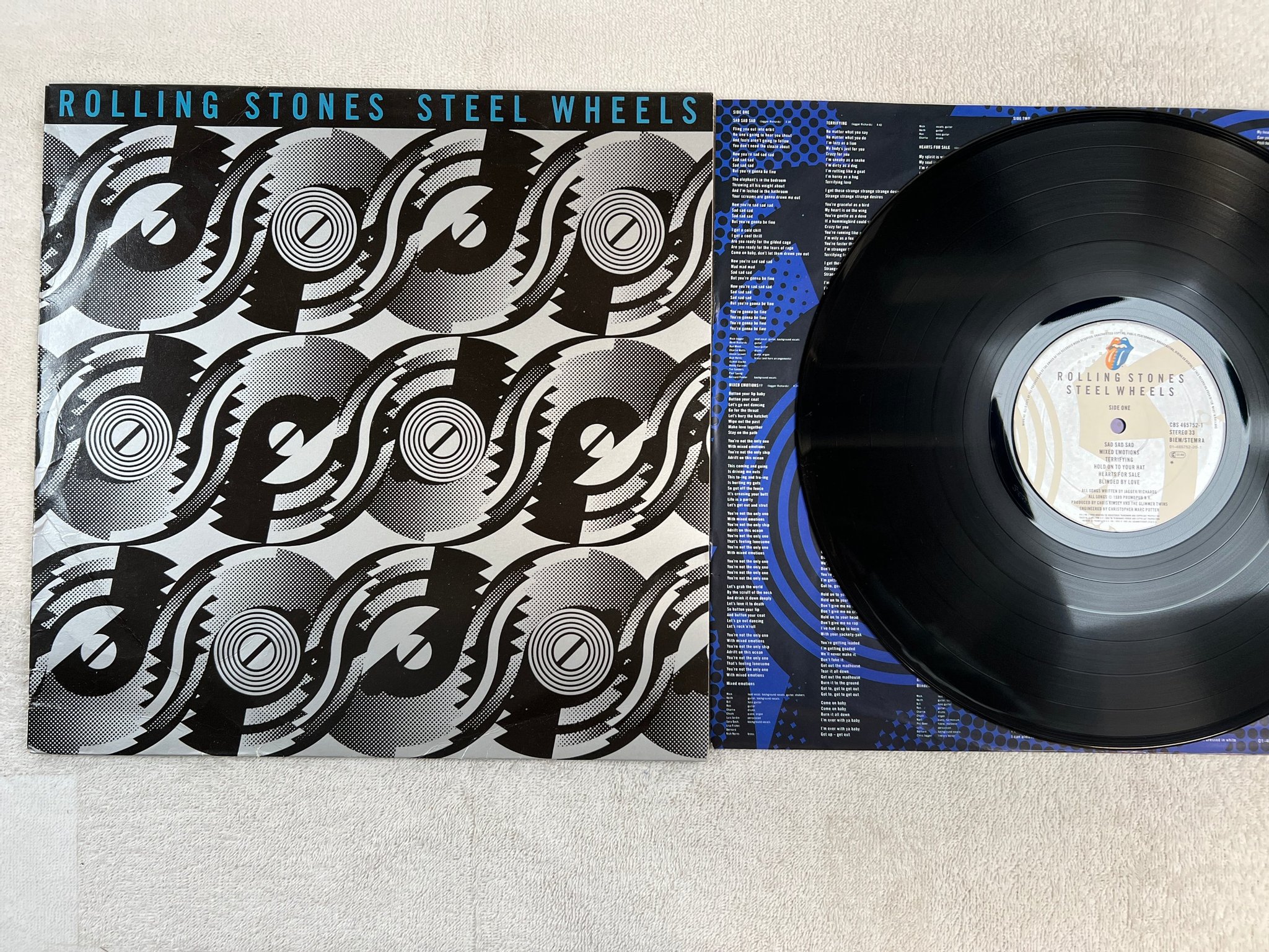 Omslagsbild för skivan ROLLING STONES steel wheels LP Hol CBS 465752-1