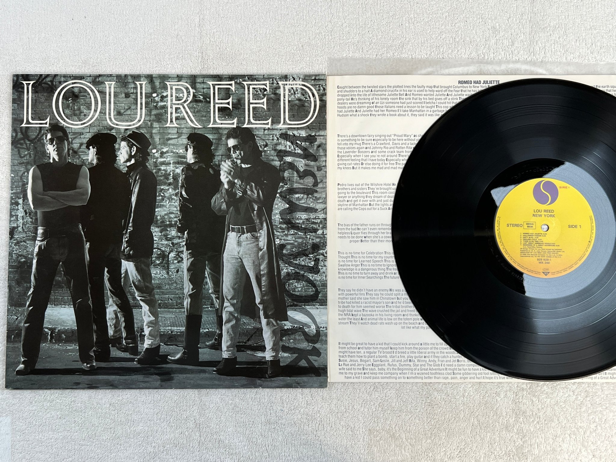 Omslagsbild för skivan LOU REED New York LP -88 Ger SIRE 925 829-1