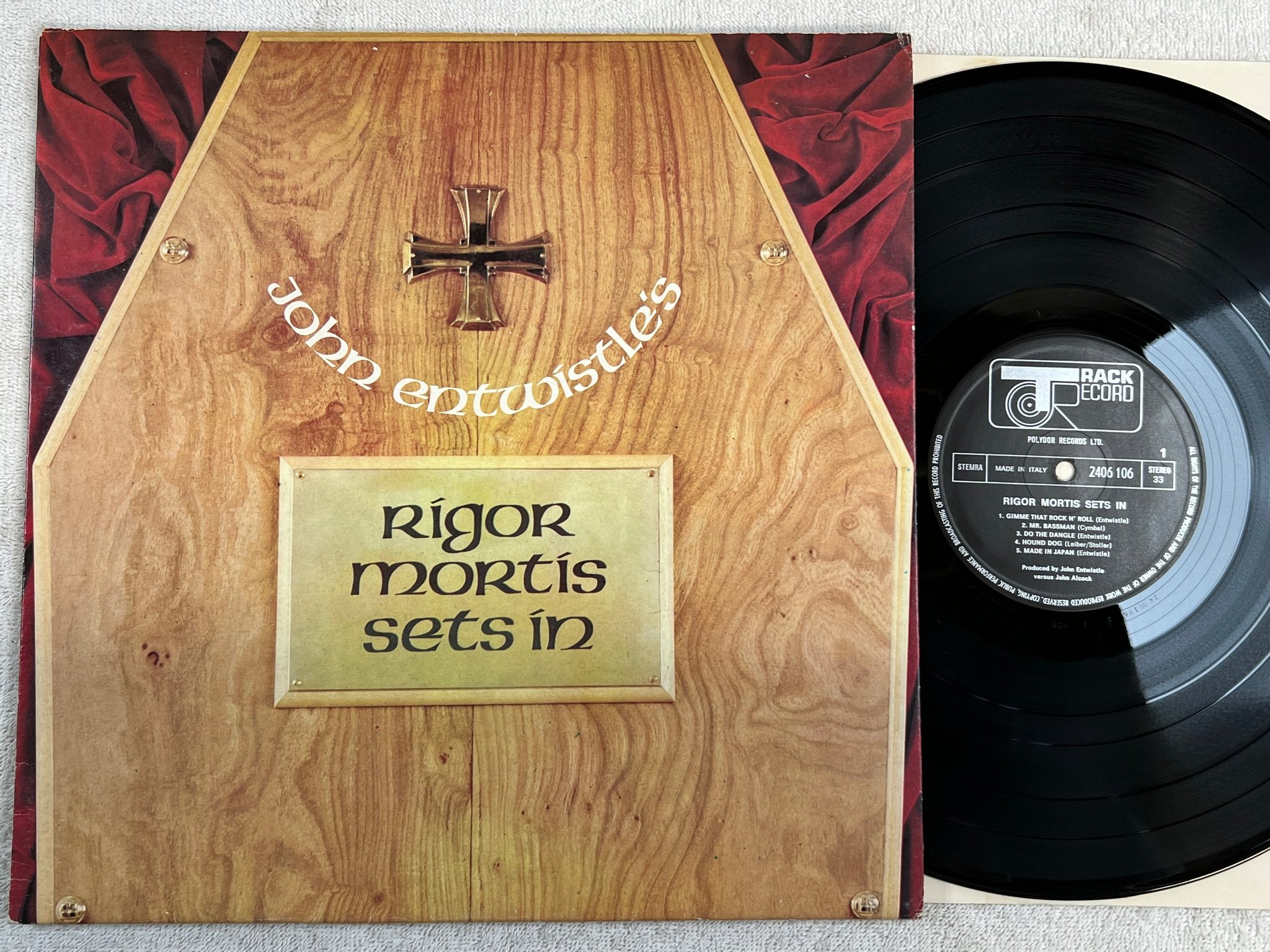 Omslagsbild för skivan JOHN ENTWISTLE rigor mortis LP Ita TRACK 2406 106