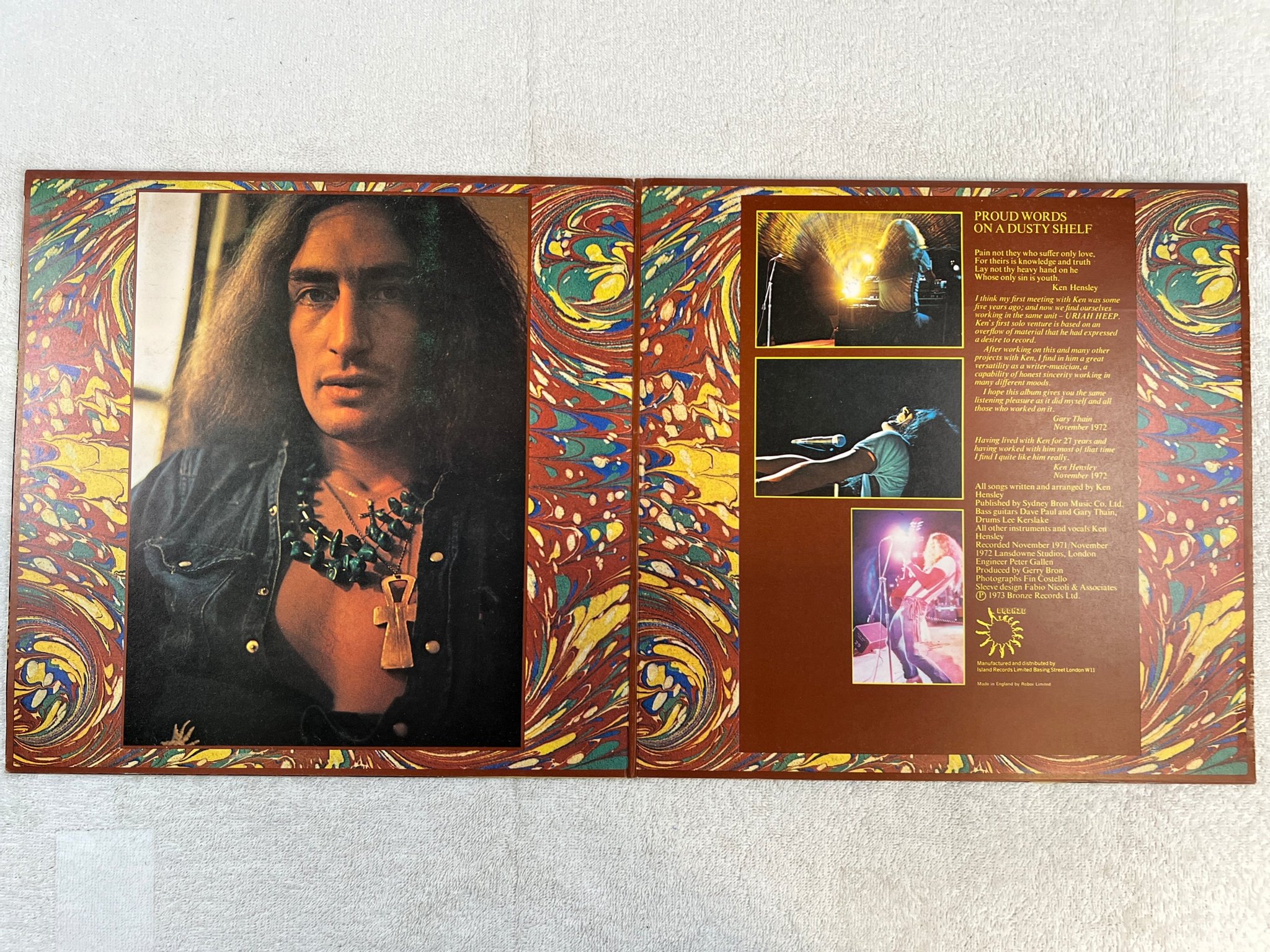 Omslagsbild för skivan KEN HENSLEY proud words on a dusty shelf LP UK BRONZE ILPS 9223