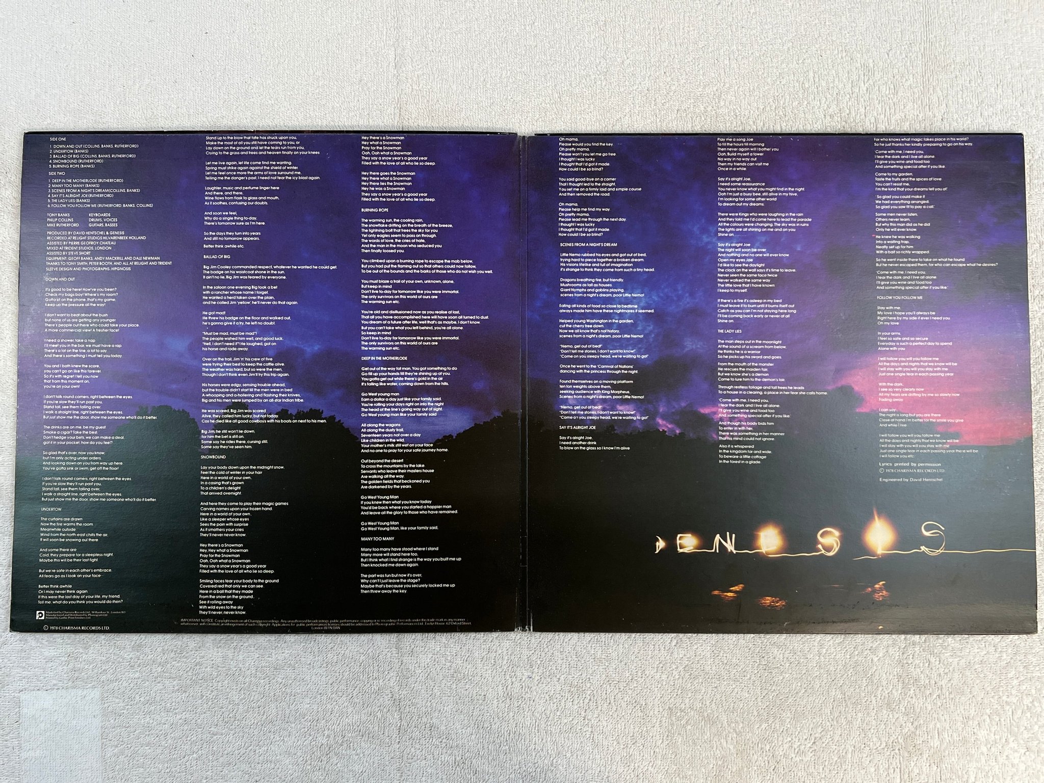 Omslagsbild för skivan GENESIS …and them there were three LP re FAMOUS CHARISMA 9124 023