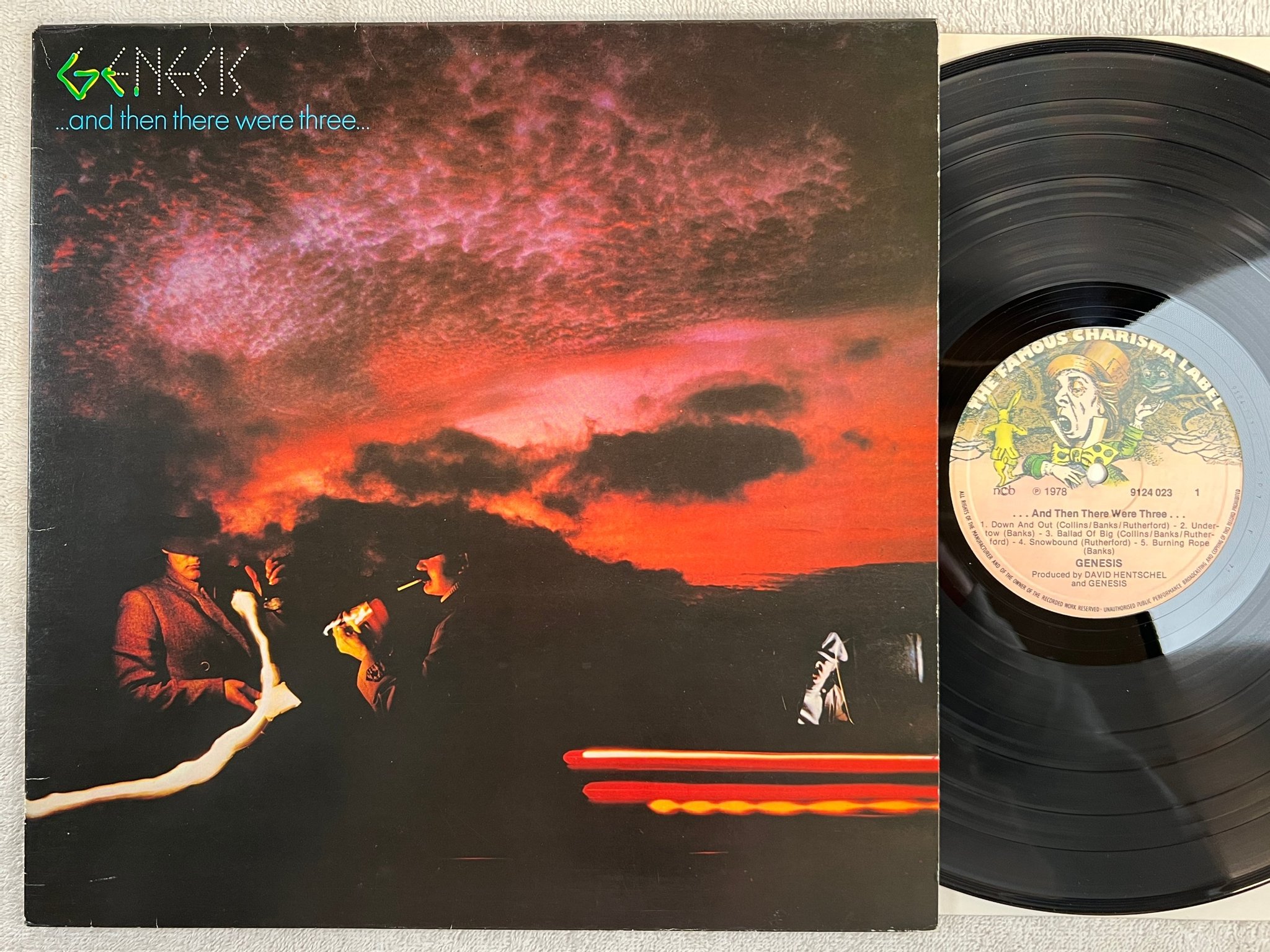 Omslagsbild för skivan GENESIS …and them there were three LP re FAMOUS CHARISMA 9124 023