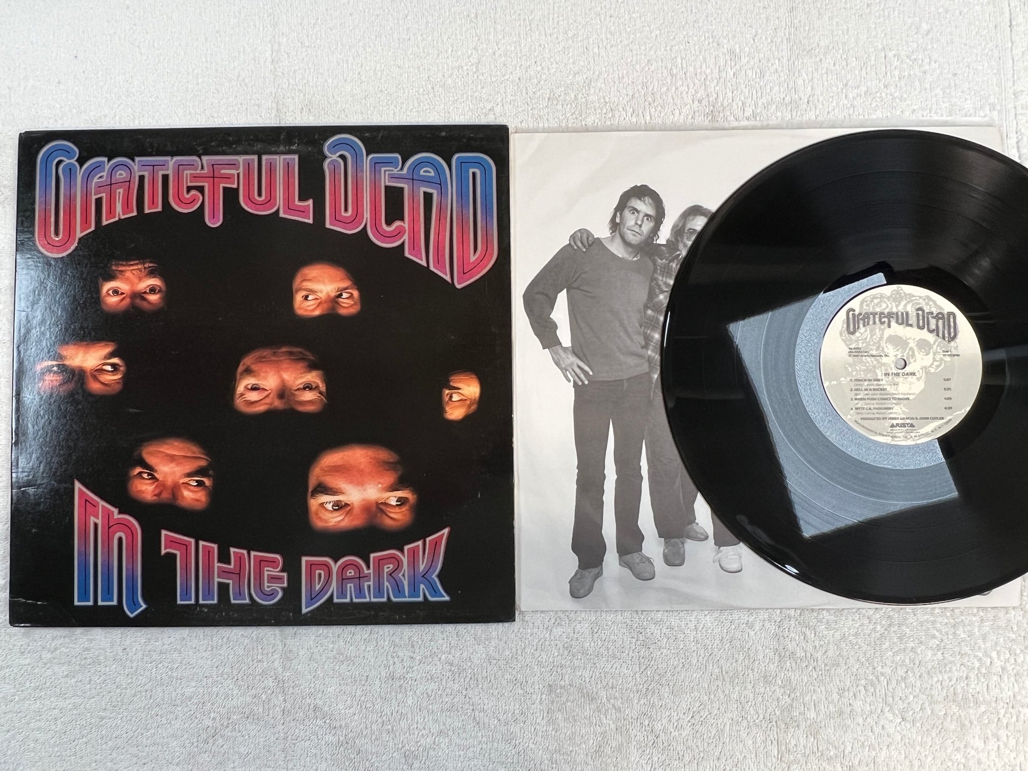 Omslagsbild för skivan GRATEFUL DEAD in the dark LP -87 US ARISTA AL-8452