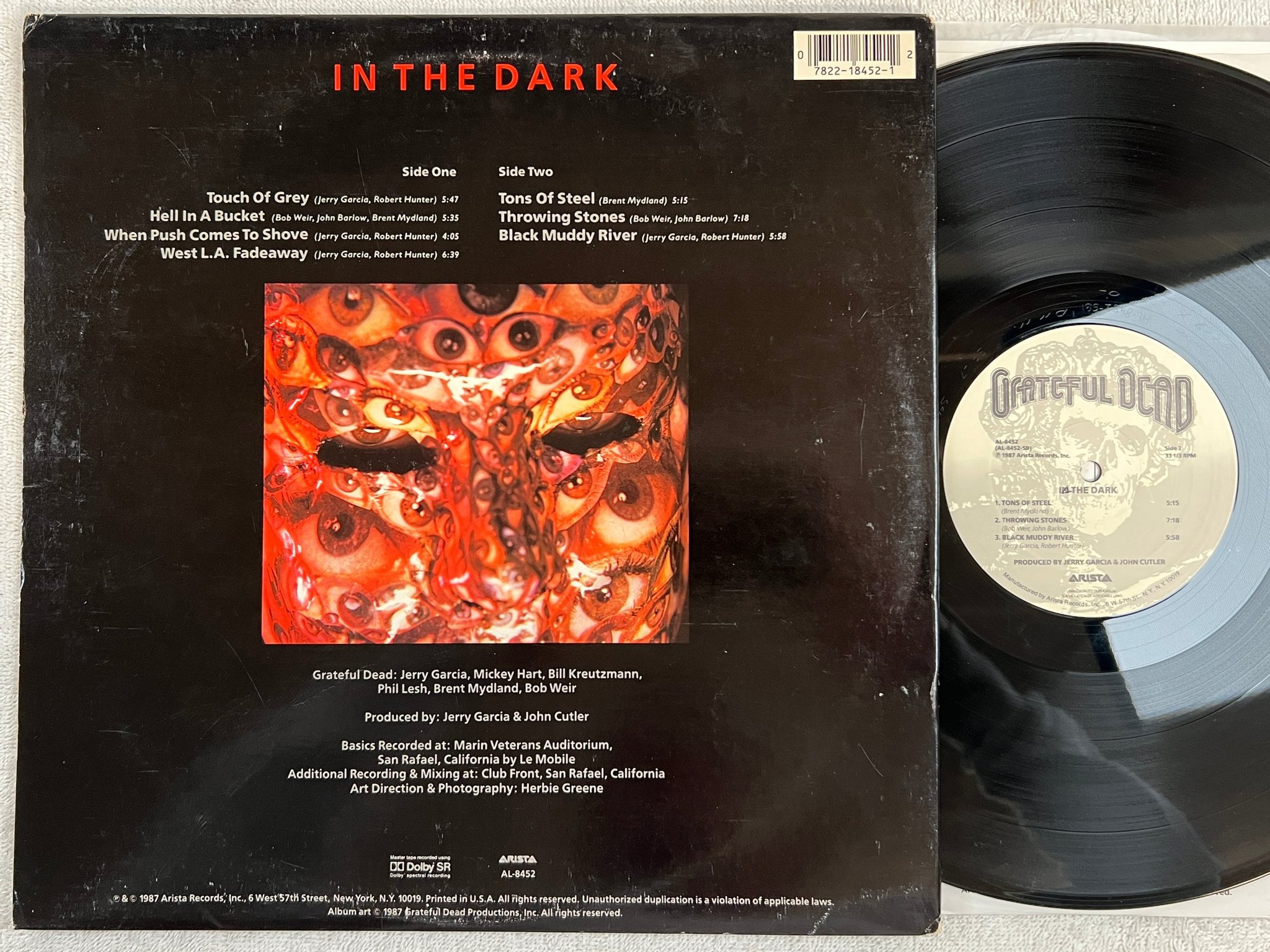 Omslagsbild för skivan GRATEFUL DEAD in the dark LP -87 US ARISTA AL-8452