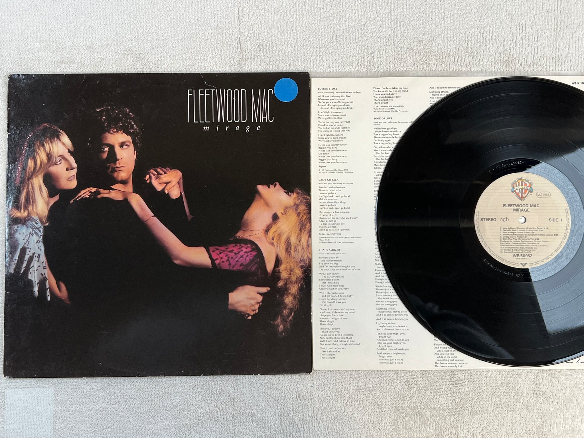 Omslagsbild för skivan FLEETWOOD MAC mirage LP -82 ncb WARNER WB 56952