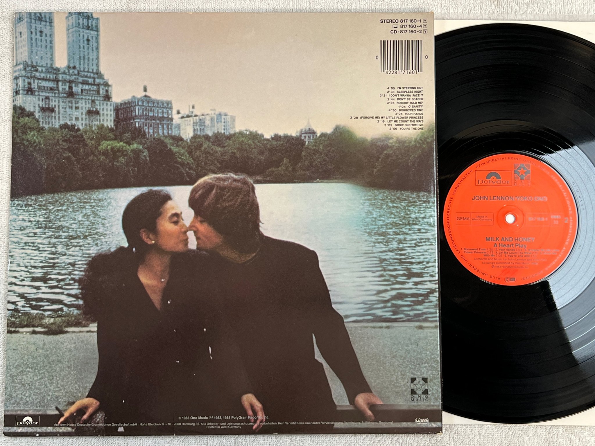 Omslagsbild för skivan JOHN LENNON & YOKO ONO milk and honey LP -84 Ger POLYDOR 817160-1