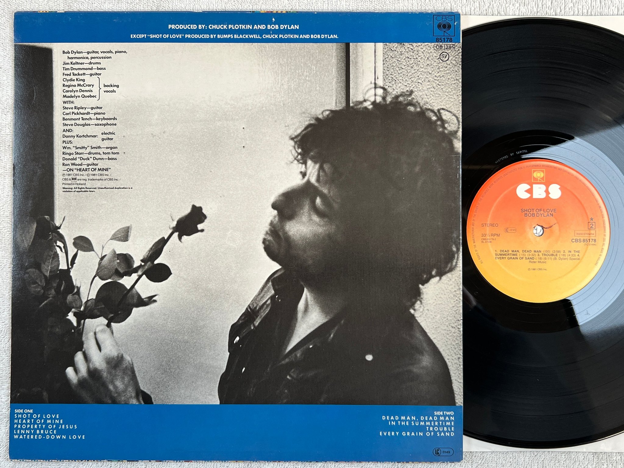 Omslagsbild för skivan BOB DYLAN shot of love LP -81 Hol CBS 85178