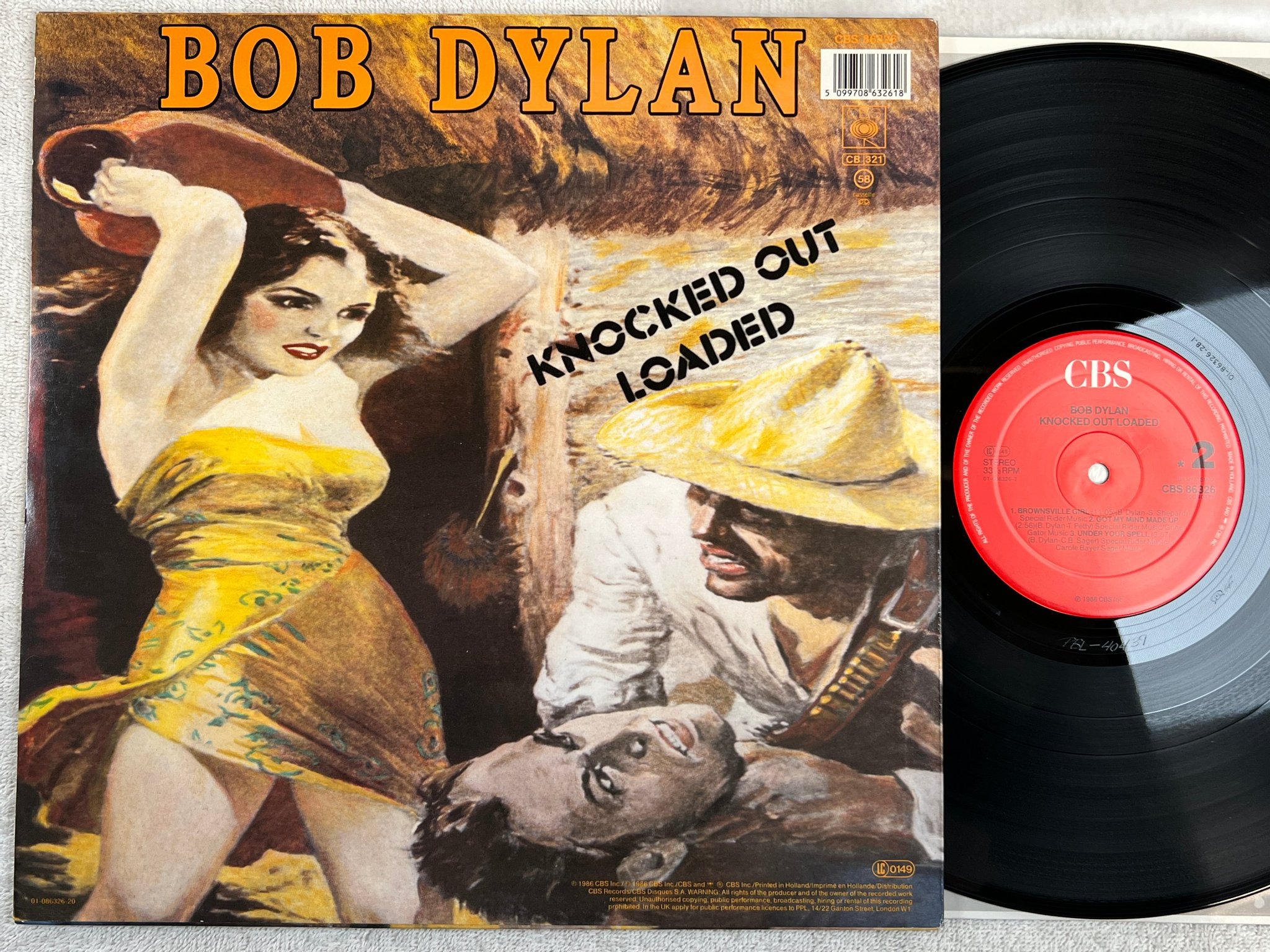 Omslagsbild för skivan BOB DYLAN knocked out loaded LP -86 Hol CBS 86326