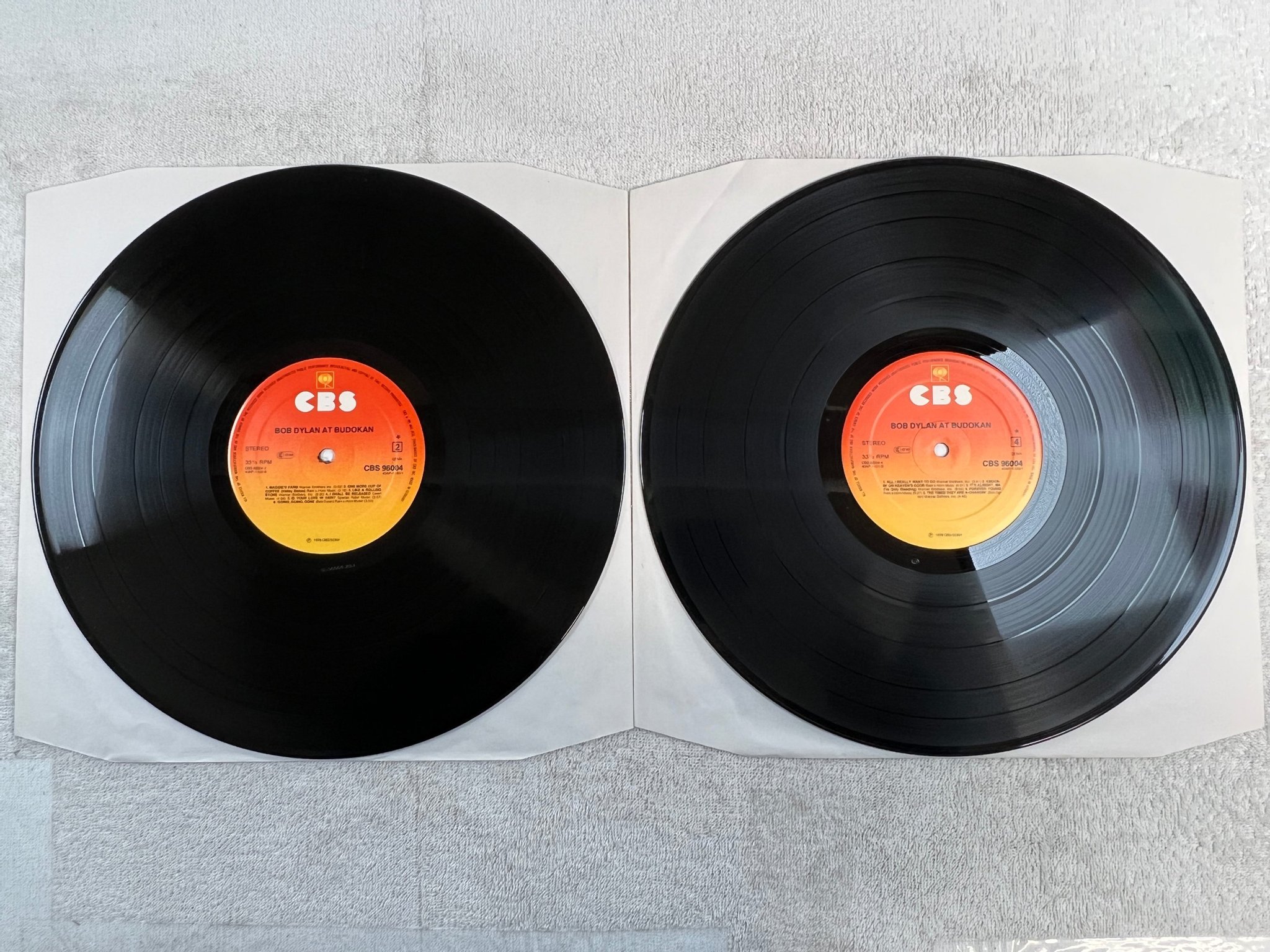 Omslagsbild för skivan BOB DYLAN at budokan 2xLP -78 Ger CBS 96004