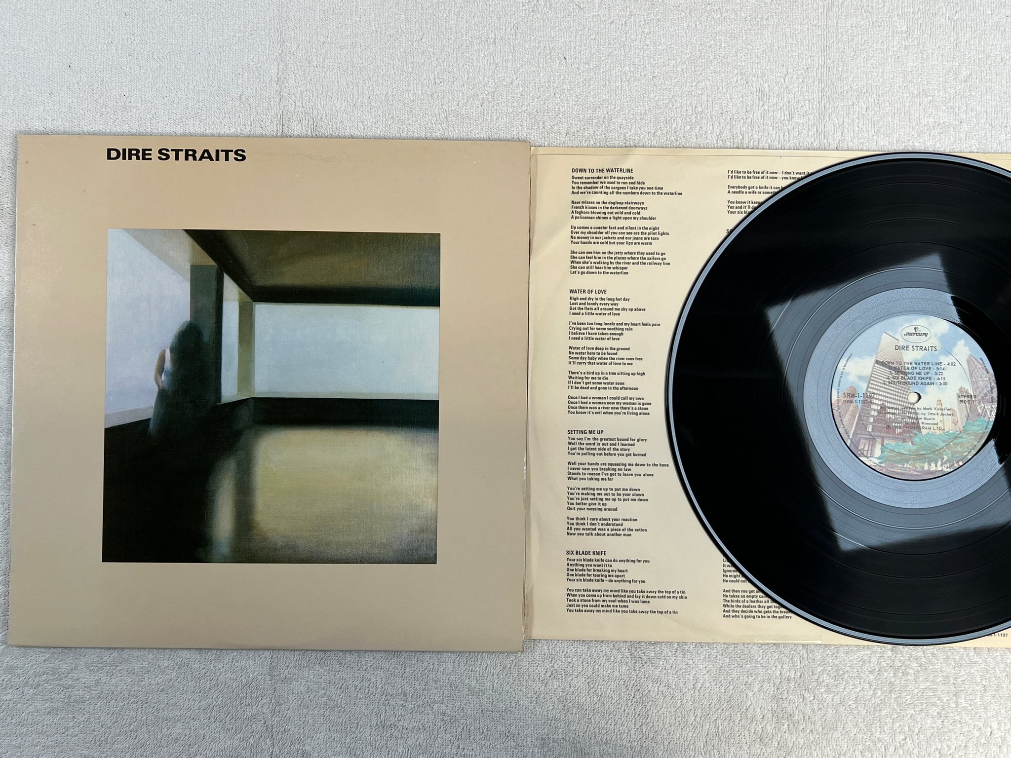 Omslagsbild för skivan DIRE STRAITS s/t LP -78 Can MERCURY SRM-1-1197 "sultans of swing"