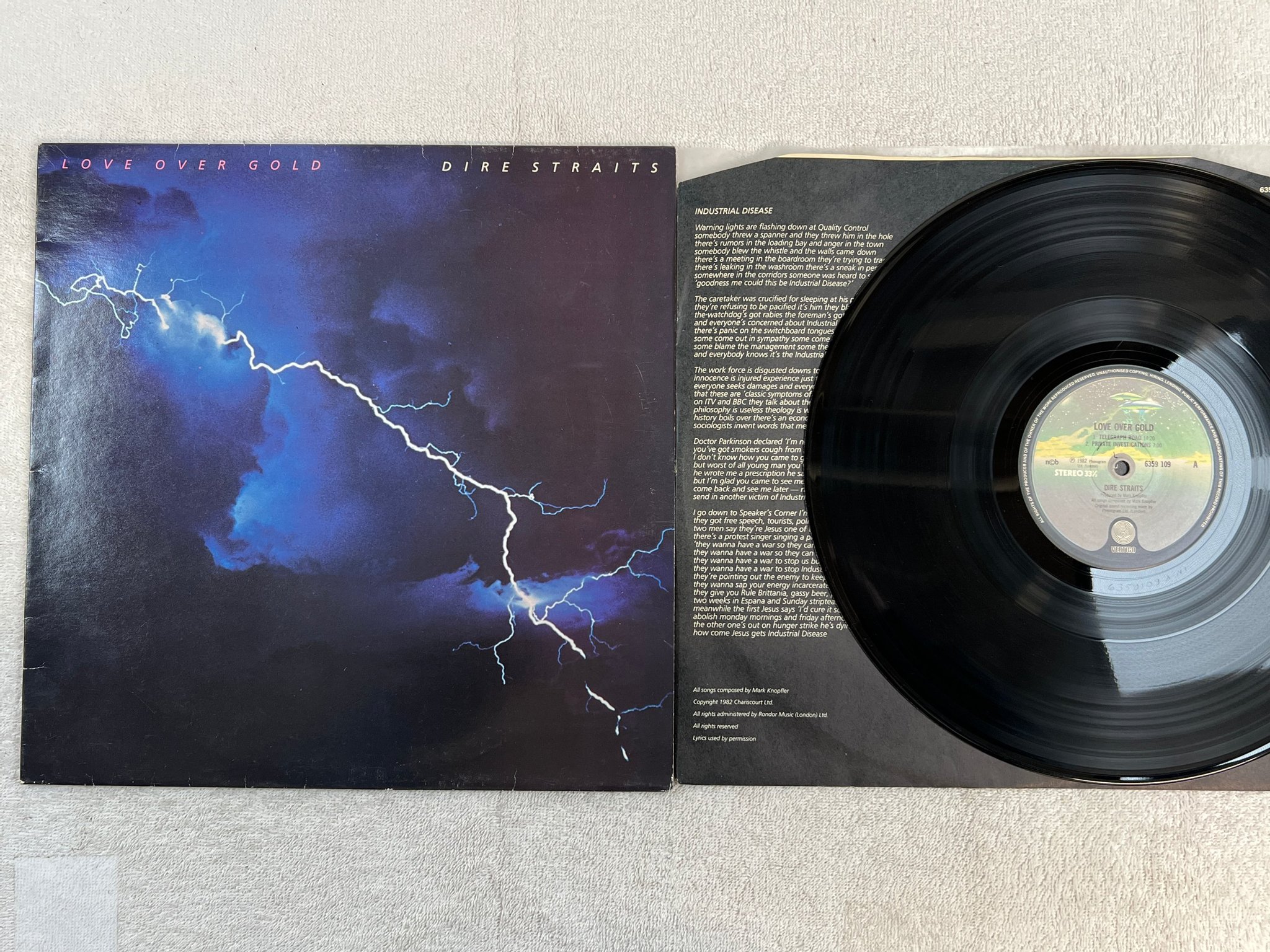 Omslagsbild för skivan DIRE STRAITS love over gold LP -82 ncb VERTIGO 6359 109