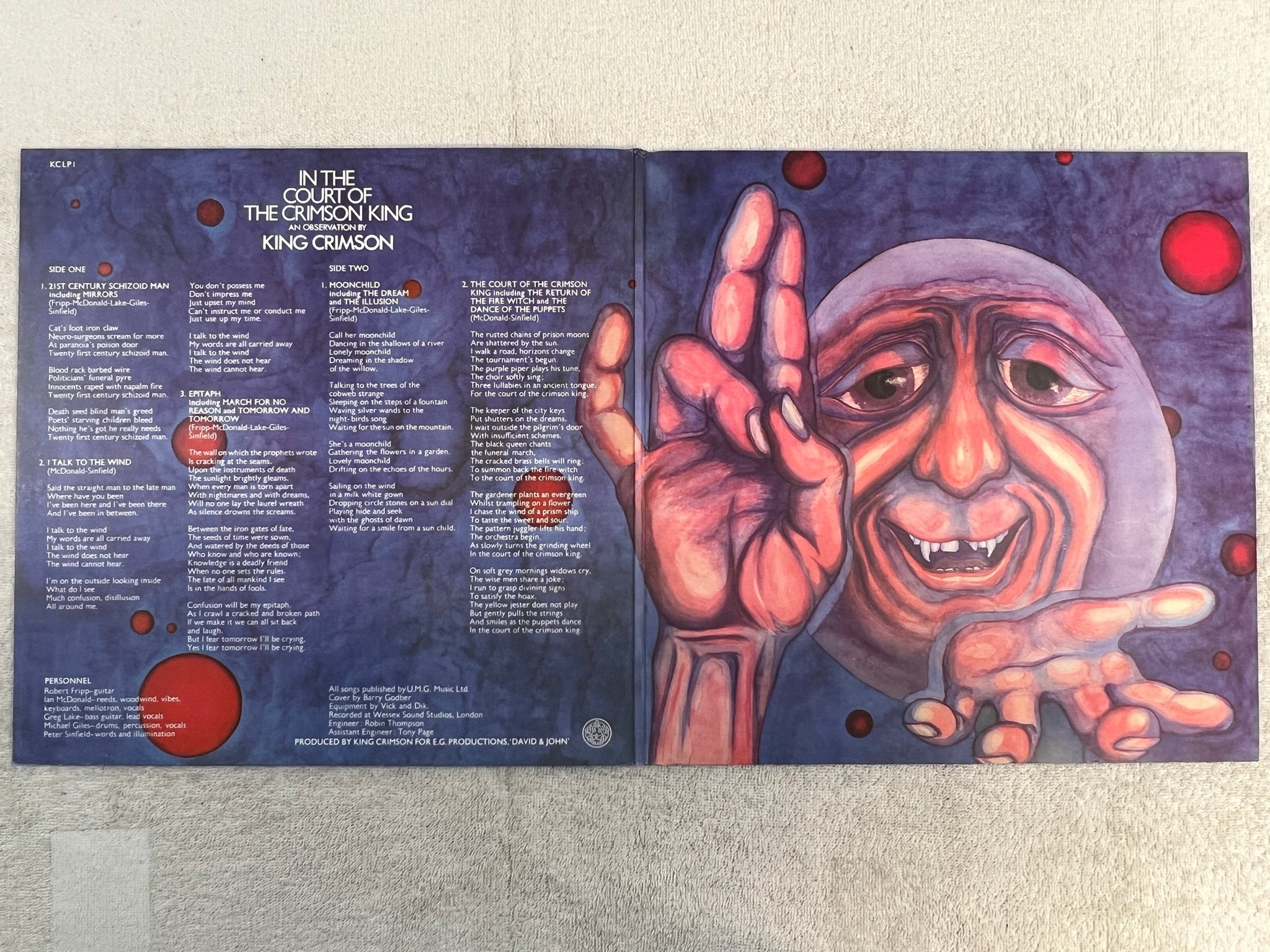 Omslagsbild för skivan KING CRIMSON in the court LP re 2010 INNER KNOT KCLP1 