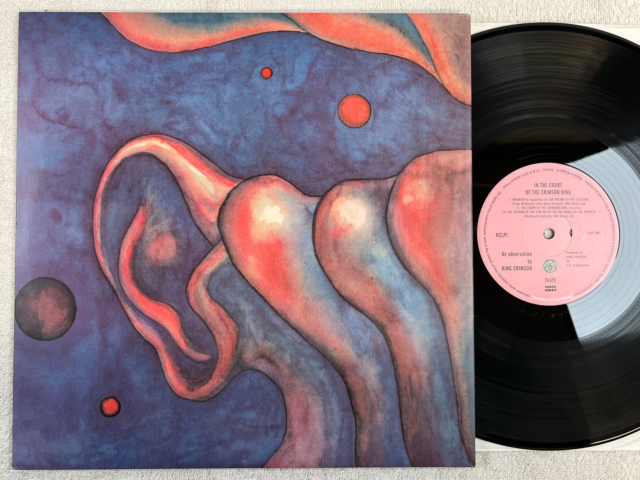 Omslagsbild för skivan KING CRIMSON in the court LP re 2010 INNER KNOT KCLP1 