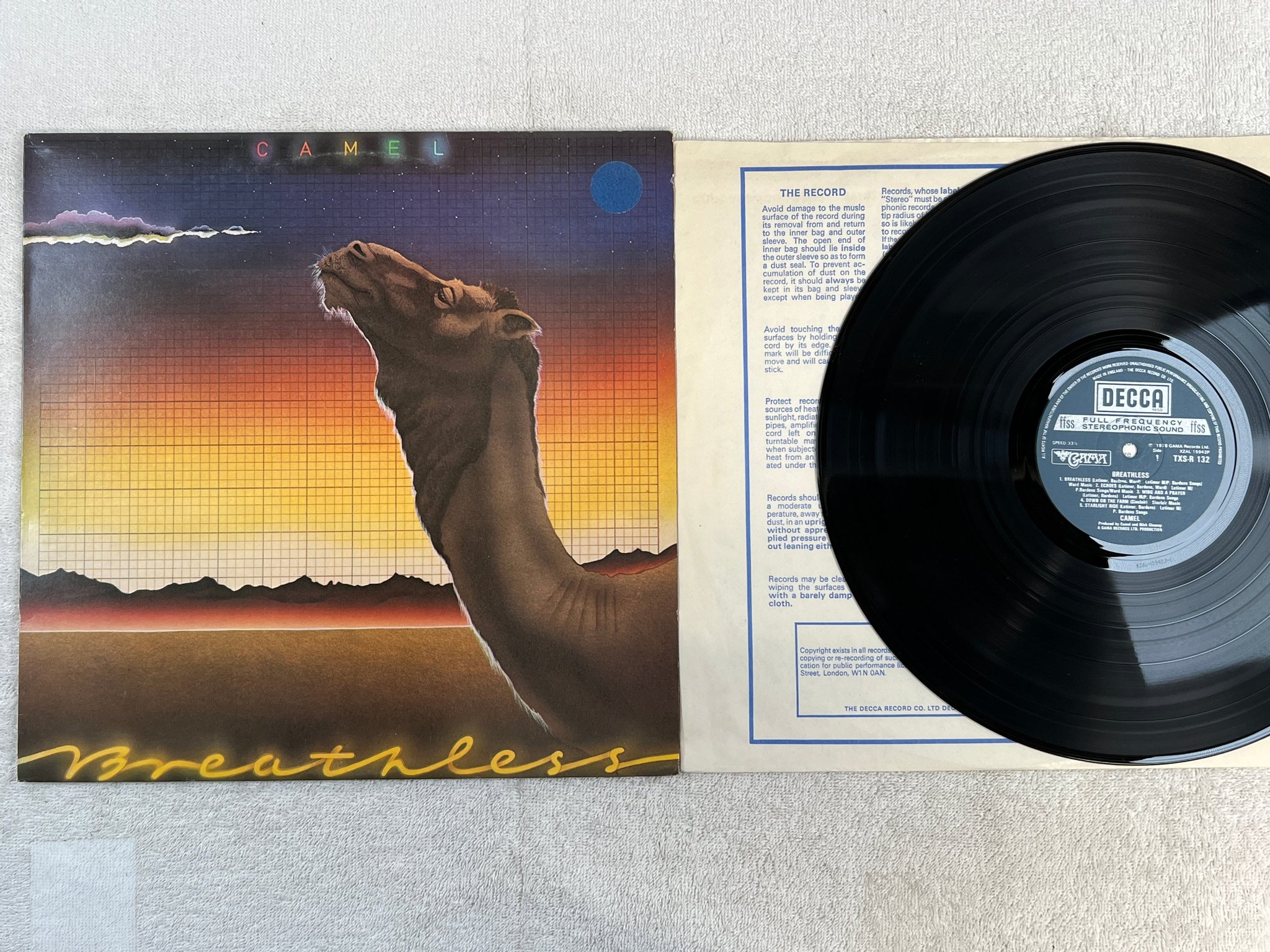 Omslagsbild för skivan CAMEL breathless LP -78 UK DECCA TXS-R 132