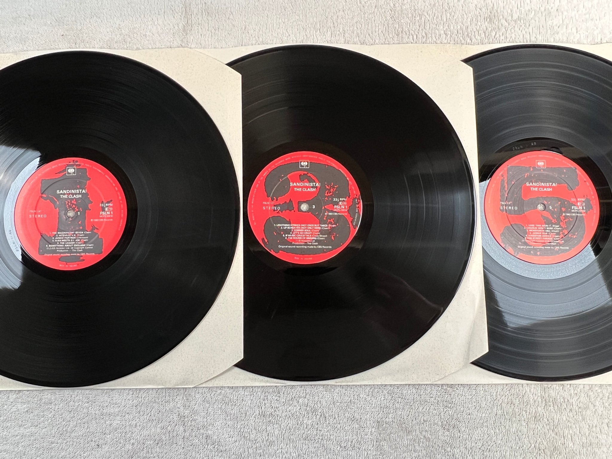 Omslagsbild för skivan THE CLASH sandinista! 3xLP -80 UK CBS FSLN 1 