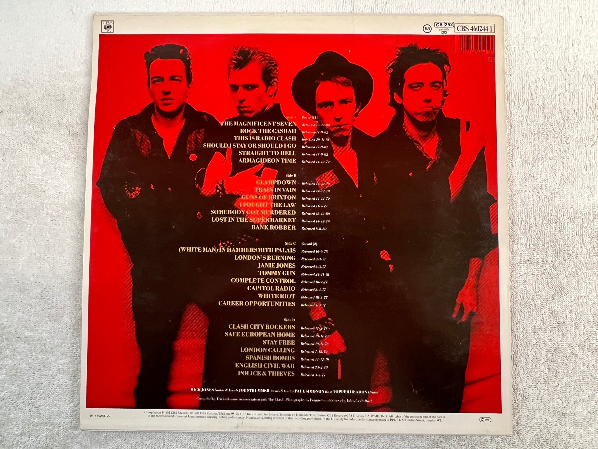 Omslagsbild för skivan THE CLASH the story of .. vol 1 2xLP Hol CBS 460244 1