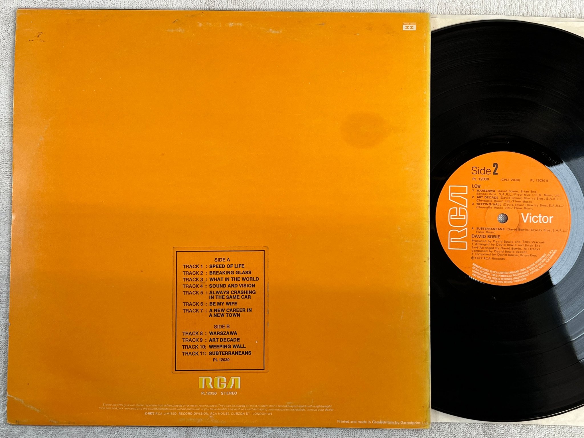 Omslagsbild för skivan DAVID BOWIE low LP -77 UK RCA PL 12030