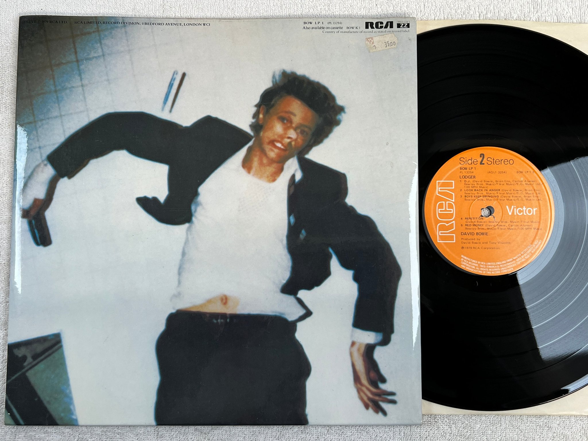 Omslagsbild för skivan DAVID BOWIE lodger LP -79 UK RCA BOW LP 1 
