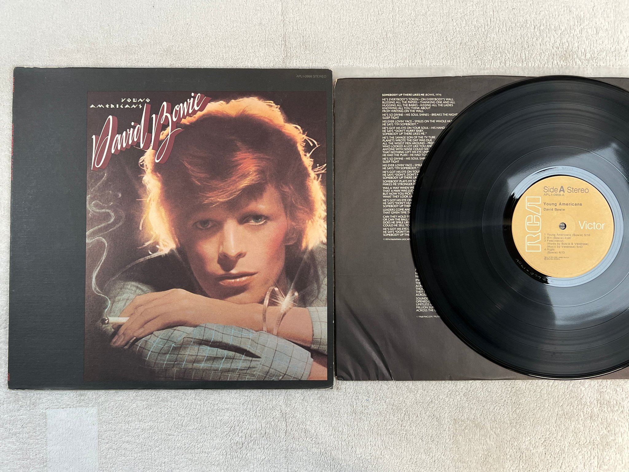 Omslagsbild för skivan DAVID BOWIE young americans LP -75 US RCA APL1-0998