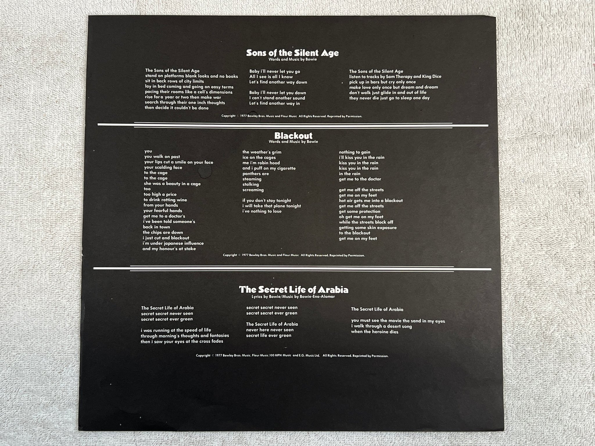 Omslagsbild för skivan DAVID BOWIE heroes LP -77 UK RCA PL 12522 fully laminated cover