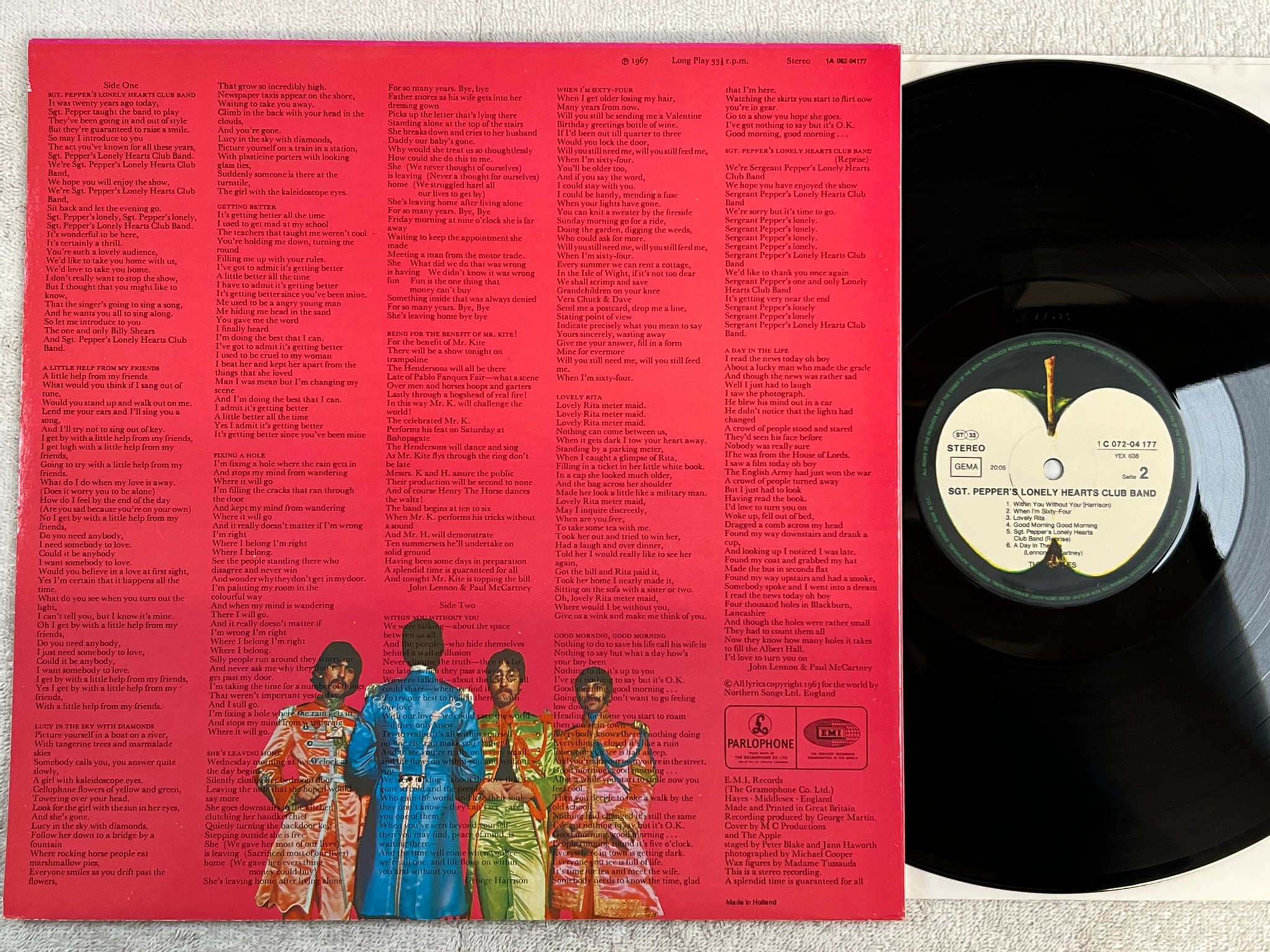 Omslagsbild för skivan THE BEATLES Sgt Peppers Lonely Hearts Club Band LP re Ger APPLE 1C 072-04177
