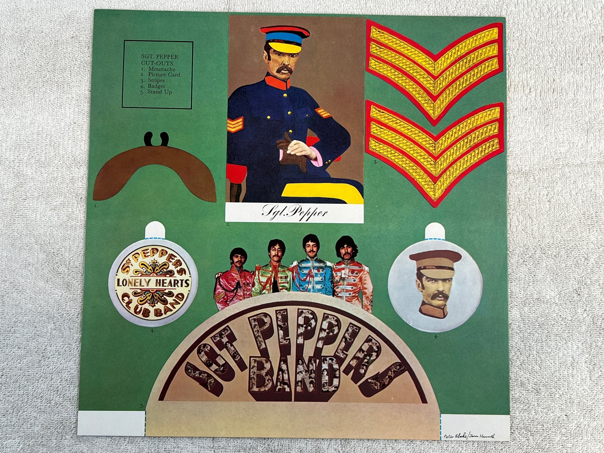 Omslagsbild för skivan THE BEATLES Sgt Peppers Lonely Hearts Club Band LP re Ger APPLE 1C 072-04177