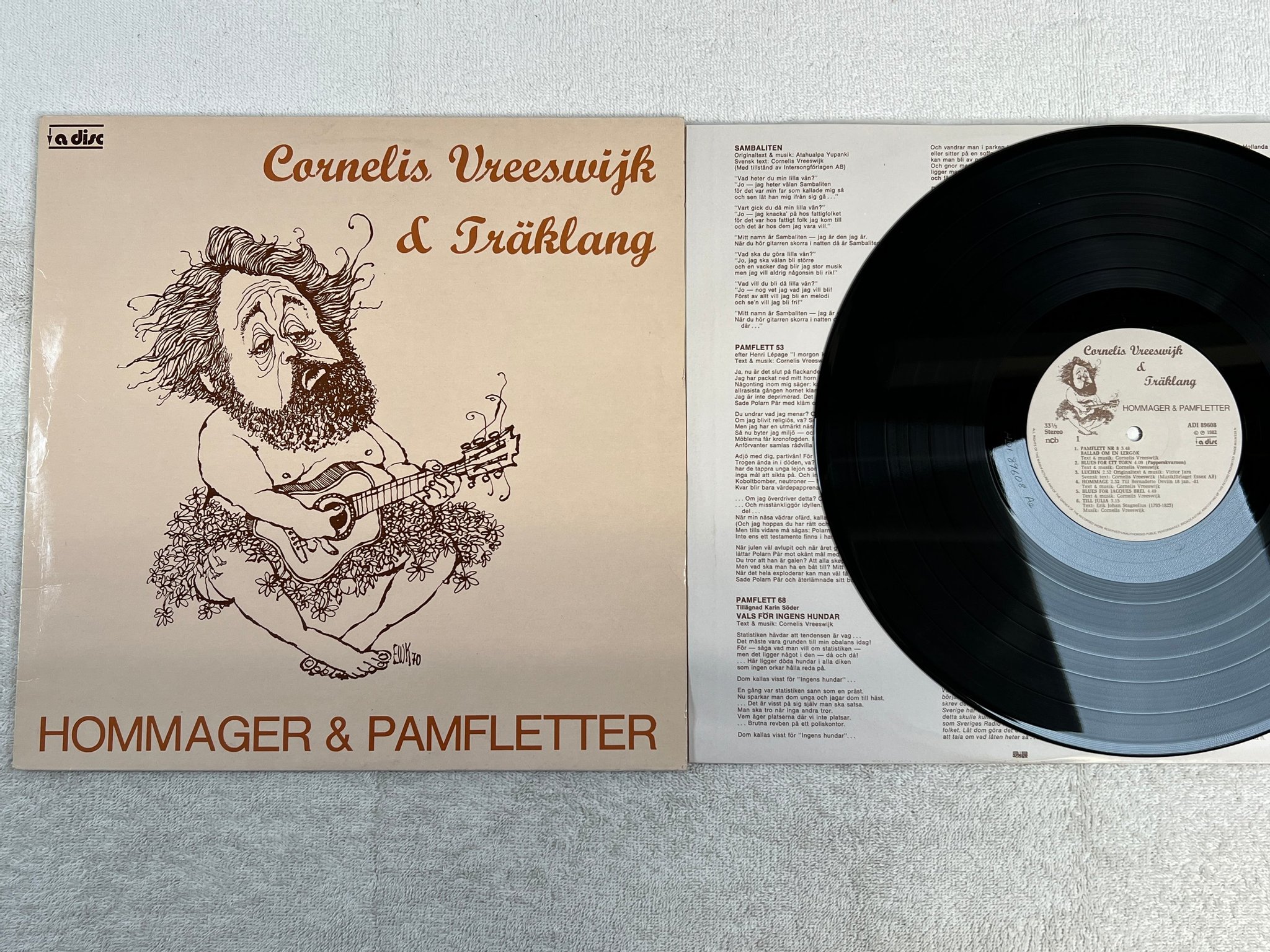 Omslagsbild för skivan CORNELIS VREESWIJK hommager & pamfletter LP -82 A DISC ADI 89608