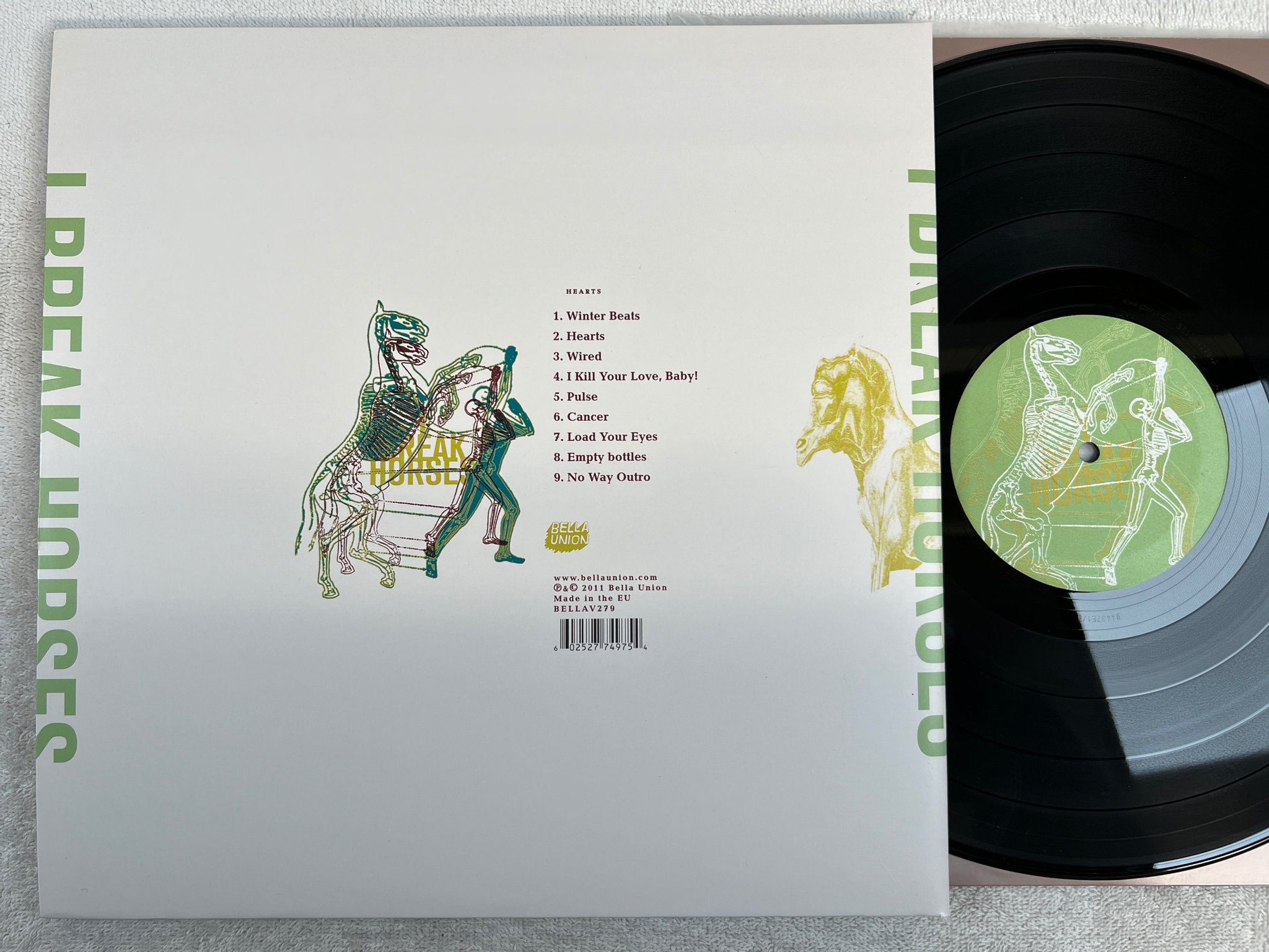 Omslagsbild för skivan I BREAK HORSES Hearts LP 2011 UK BELLA UNION BELLAV279 Indie pop