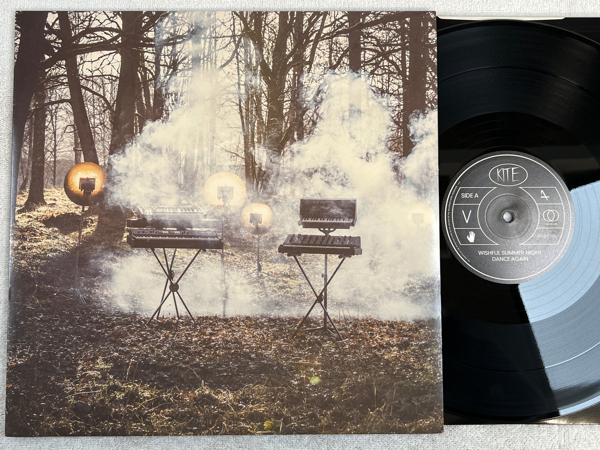 Omslagsbild för skivan KITE "V" 12"EP 2013 PROGRESS PRODUCTION PRO1206 electro 