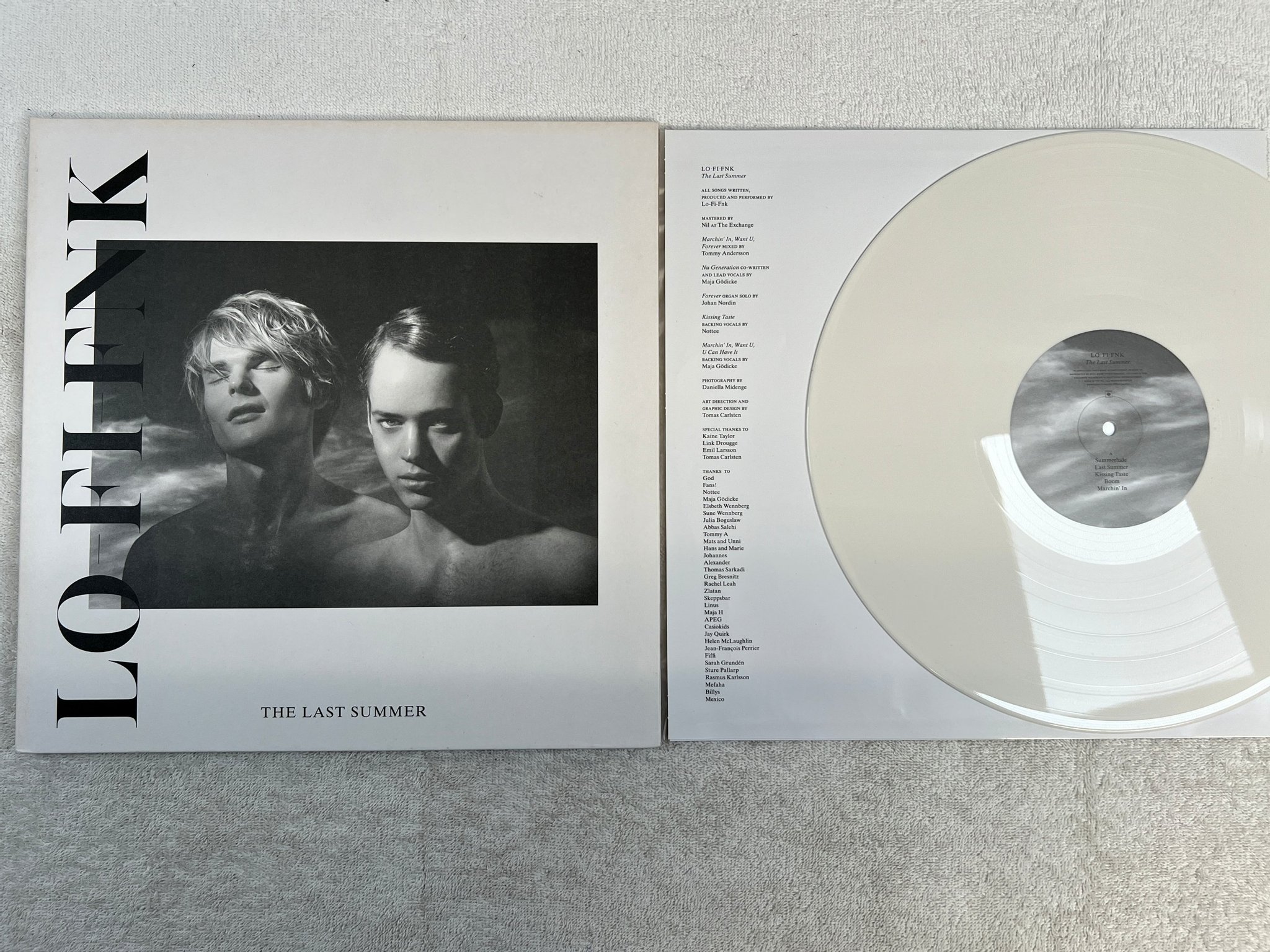 Omslagsbild för skivan LO-FI-FNK The Last Summer LP 2011 Swe COLUMBIA 88697944671 synth pop
